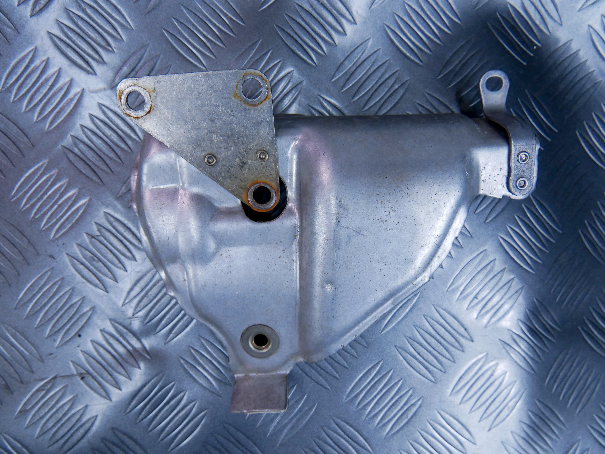 Osłona termiczna turbosprężarki 04E253041F VW CADDY IV 1.4 TSI