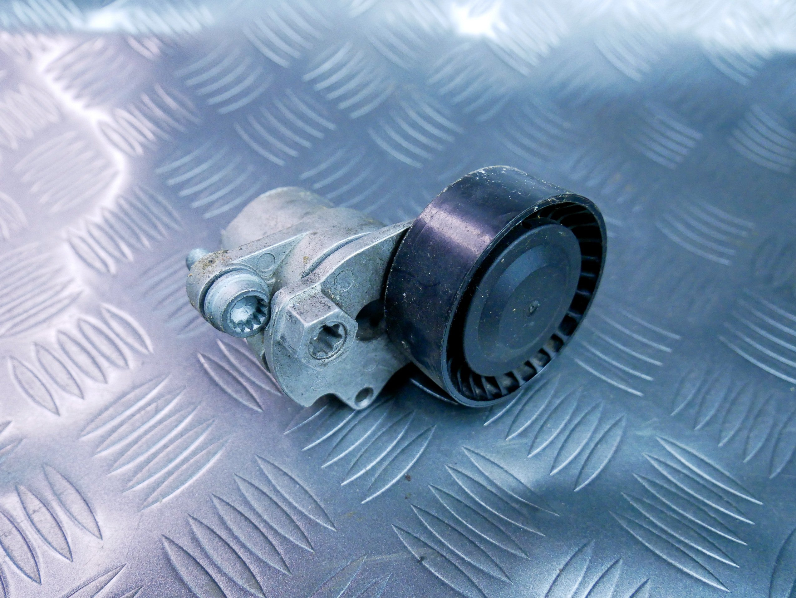 Rolka napinacz paska 04E145299L VW CADDY IV 1.4 TSI