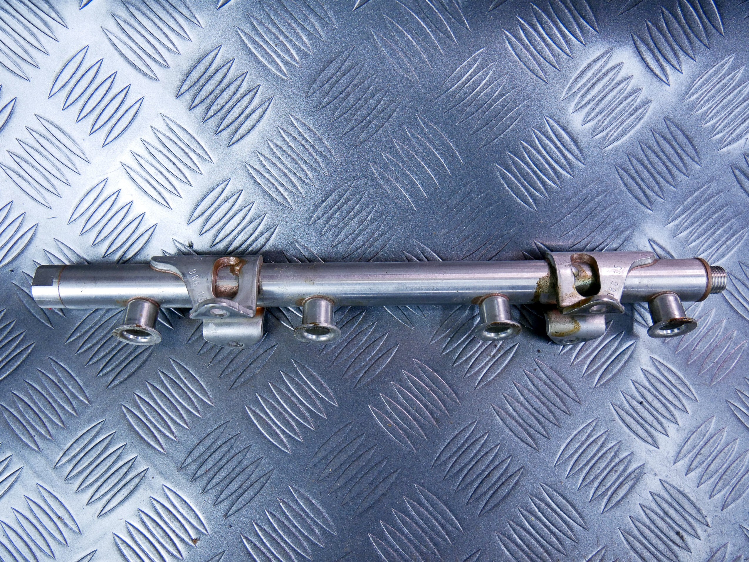 Listwa wtryskowa 04E133320D VW CADDY III IV 1.4 TSI