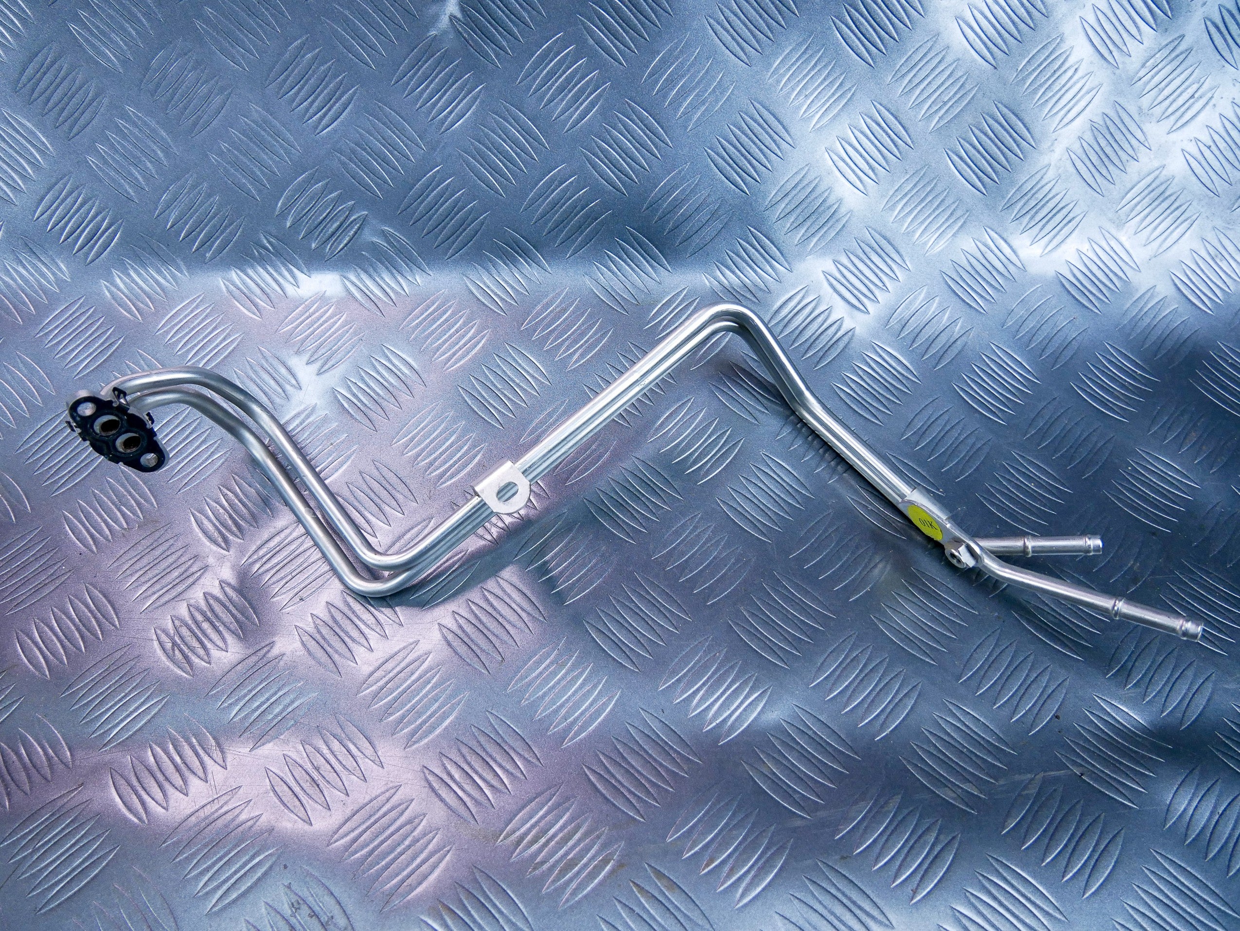 Rurka przewód wody 04E122157BH VW CADDY III IV 1.4 TSI