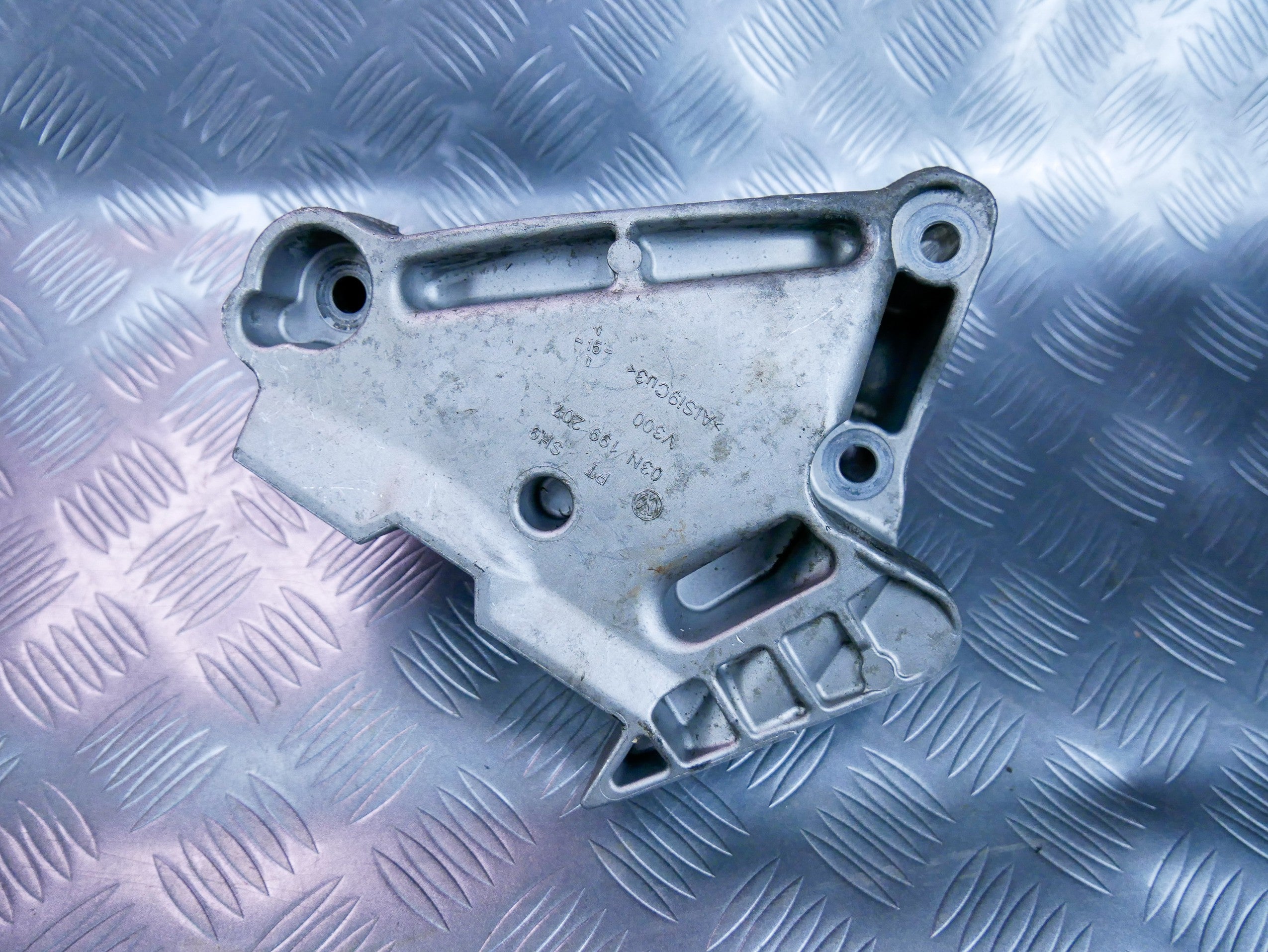 Łapa wspornik podpora silnika 03N199207 VW CADDY IV 2.0 TDI