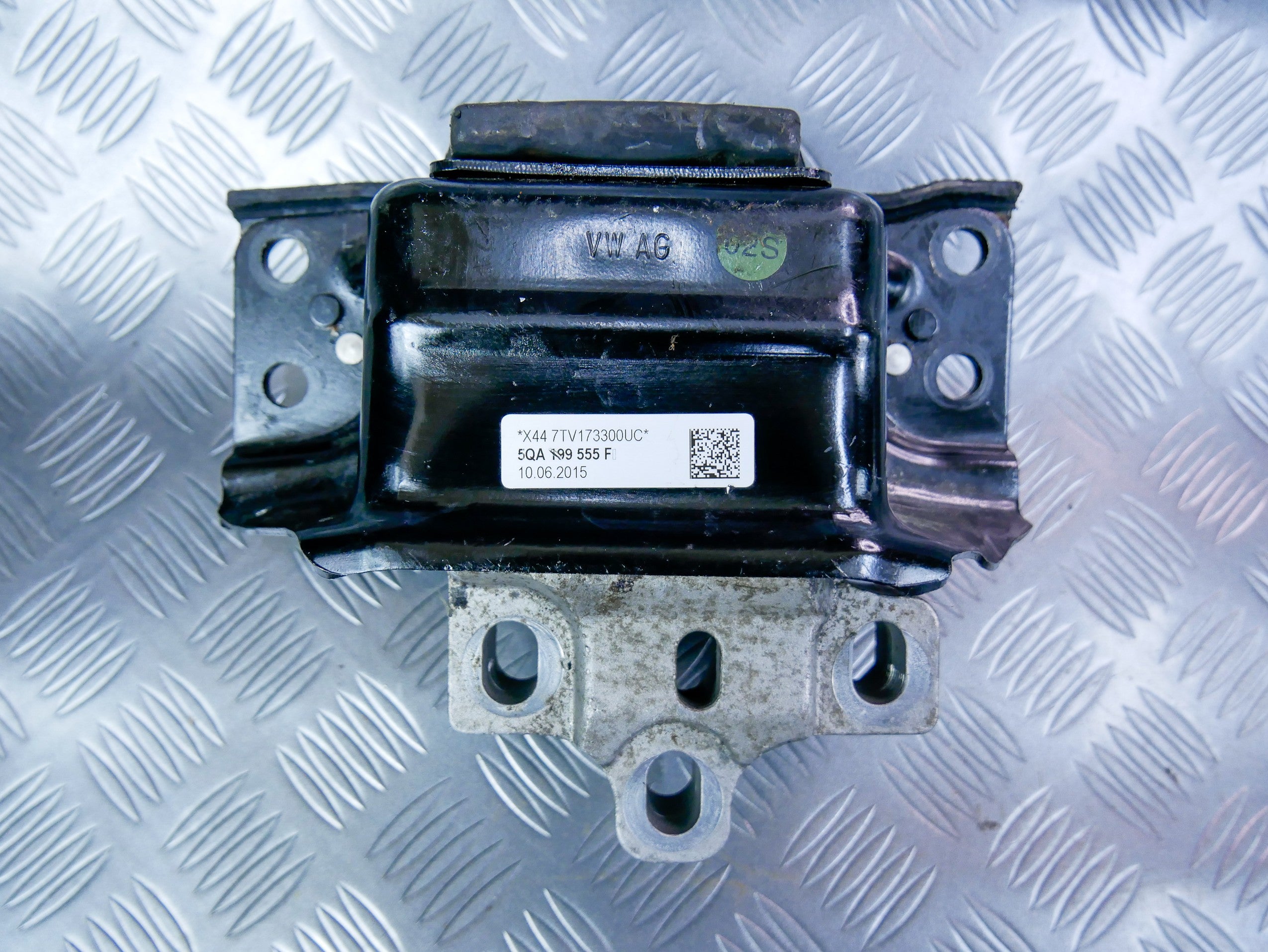 Łapa mocowanie poduszka skrzyni 5QA199555F VW CADDY IV 2.0 TDI