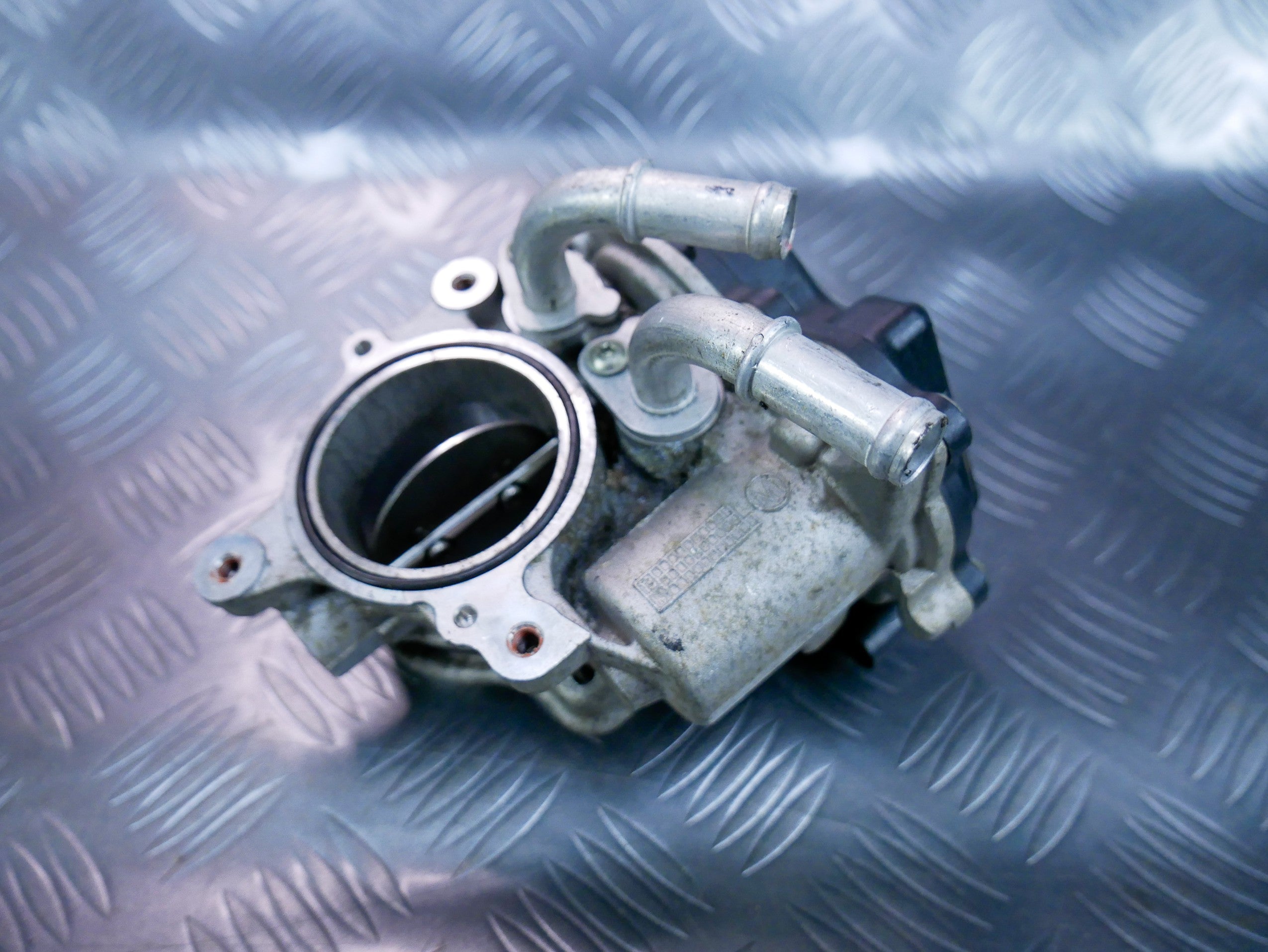 Przepustnica 04L128059R 04L128063R VW CADDY IV 2.0 TDI