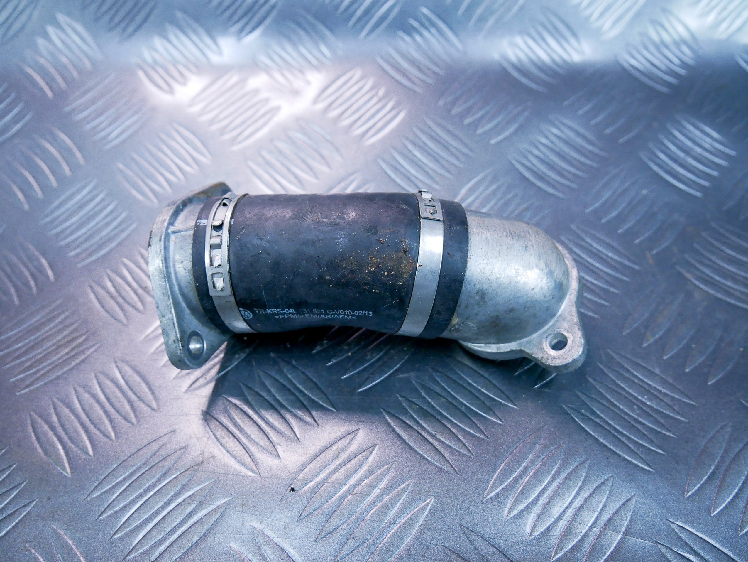 Rura wąż powietrza 04L131521G VW CADDY IV 2.0 TDI