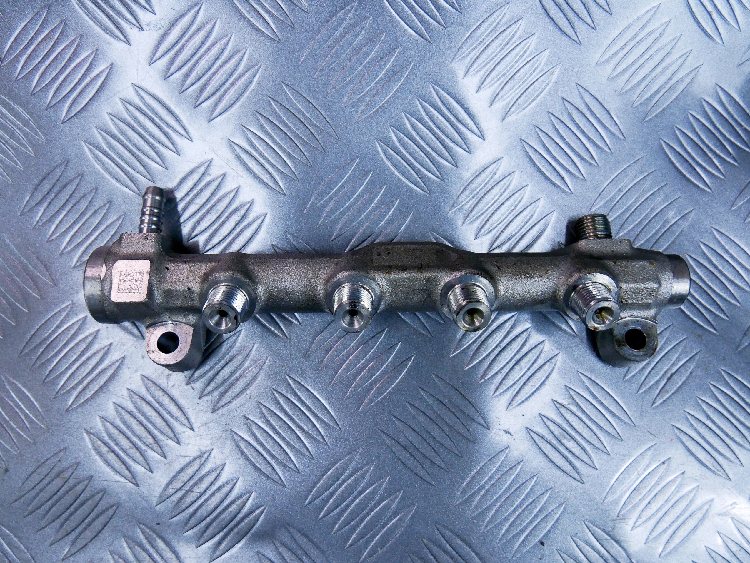 Listwa wtryskowa 04L130089 VW CADDY IV 2.0 TDI