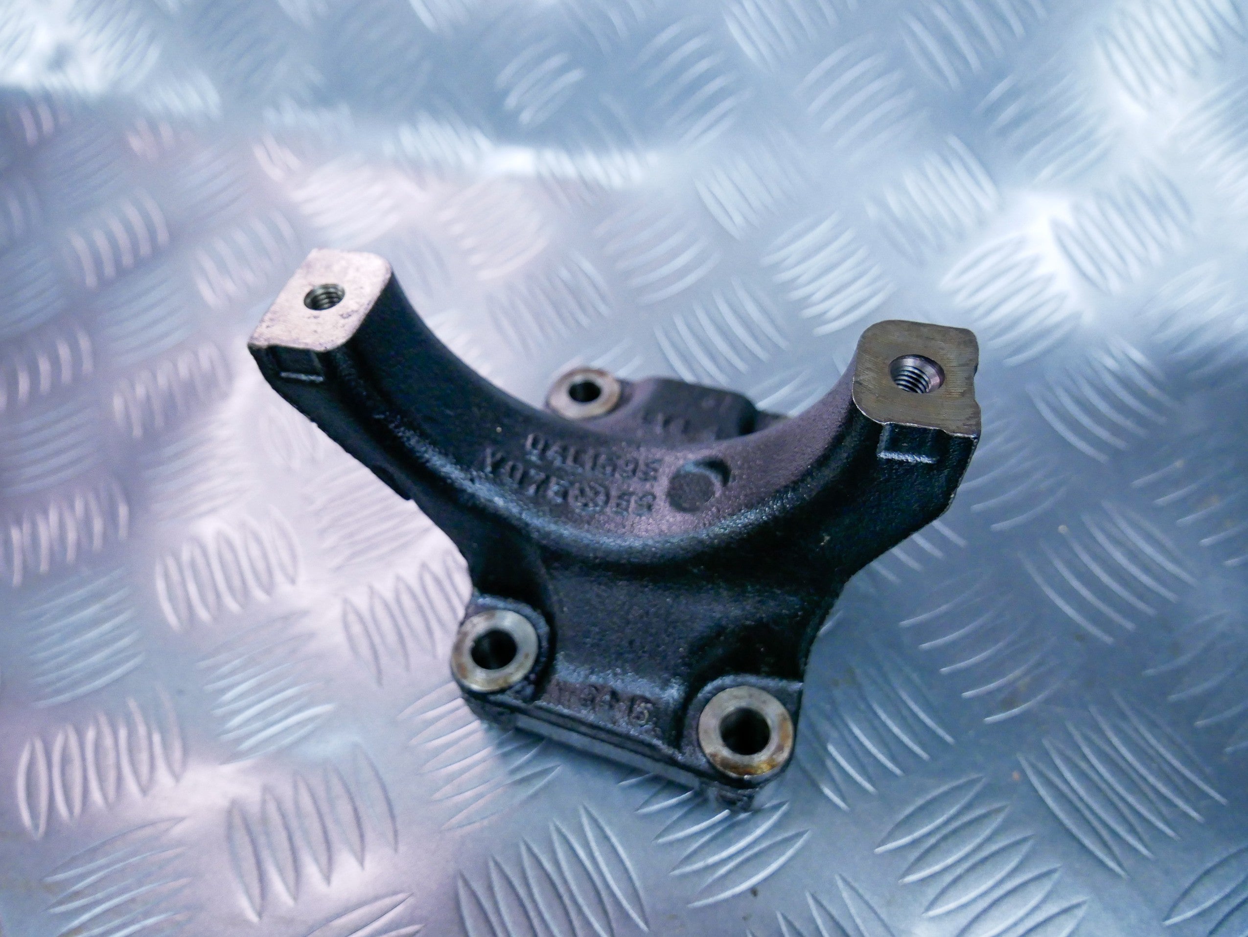 Mocowanie wspornik DPF 04L159E VW CADDY IV 2.0 TDI