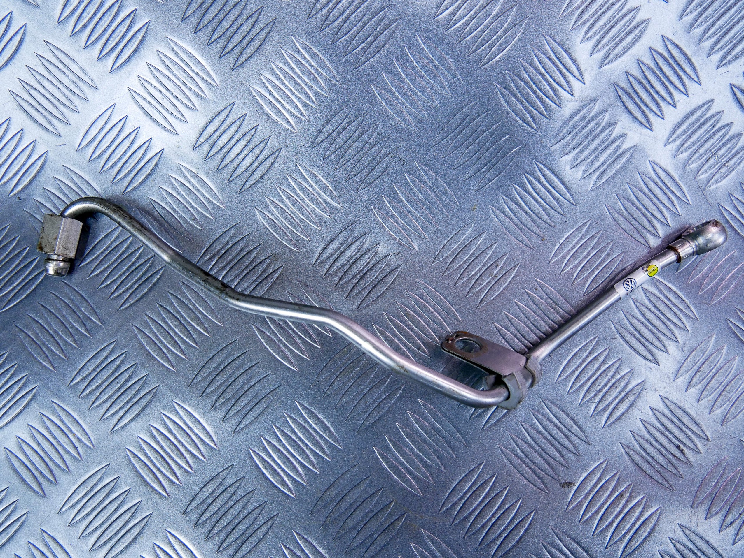 Przewód rurka olejowa 04L145771J VW CADDY IV 2.0 TDI