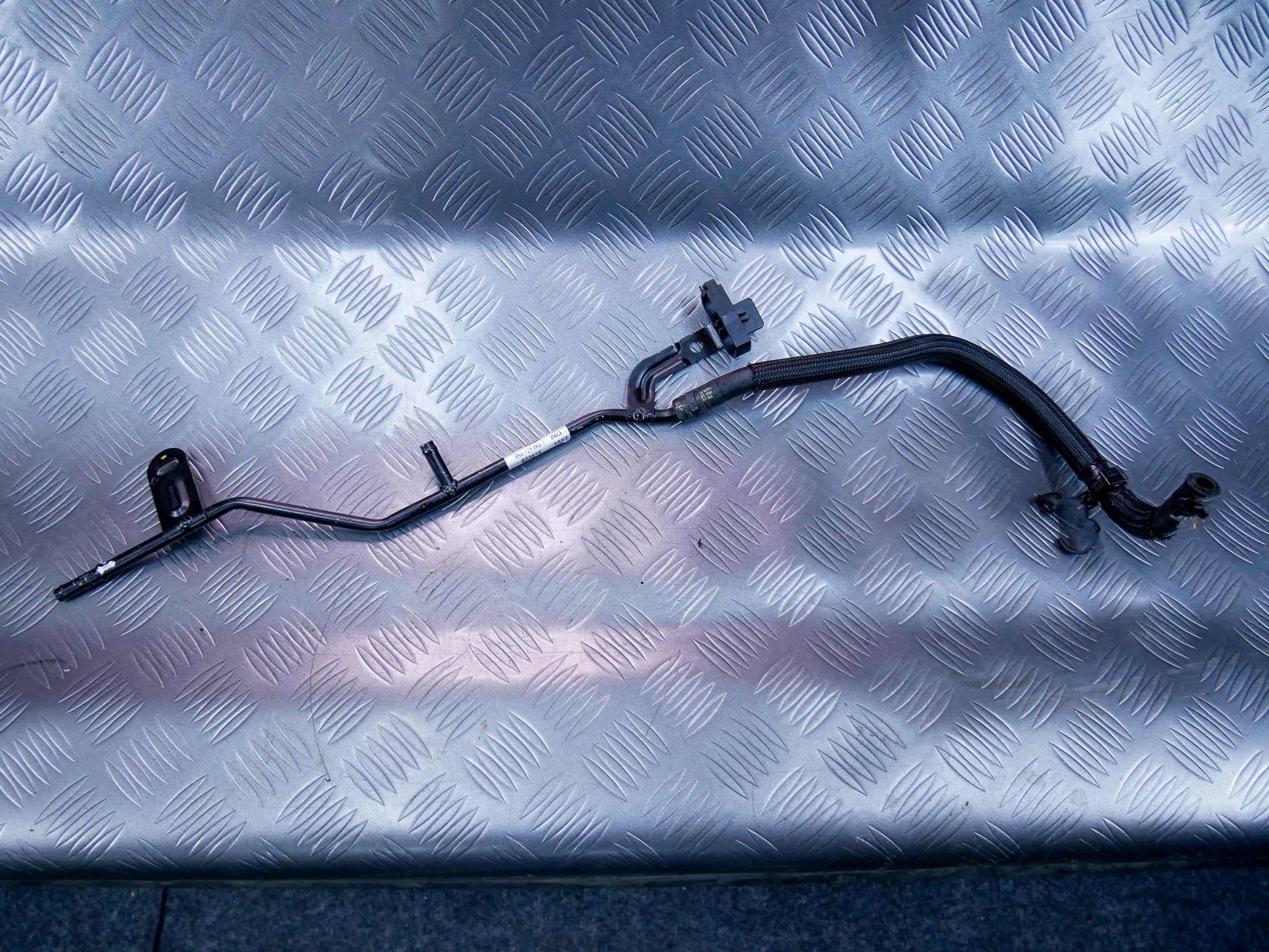 Rurka przewód wody 5K0121064J VW CADDY IV 2.0 TDI