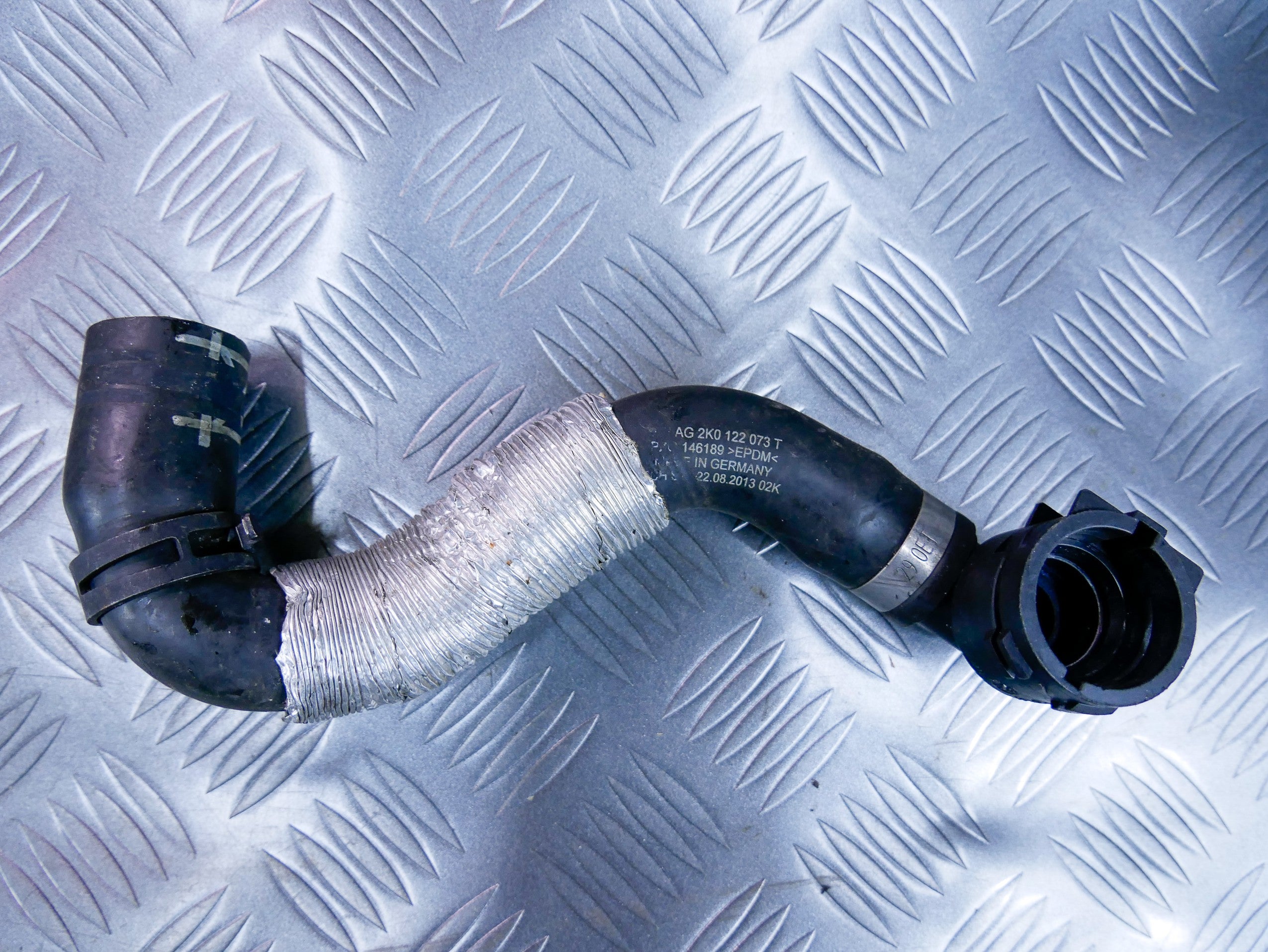 Rura wąż przewód wody 2K0122073T VW CADDY IV 2.0 TDI