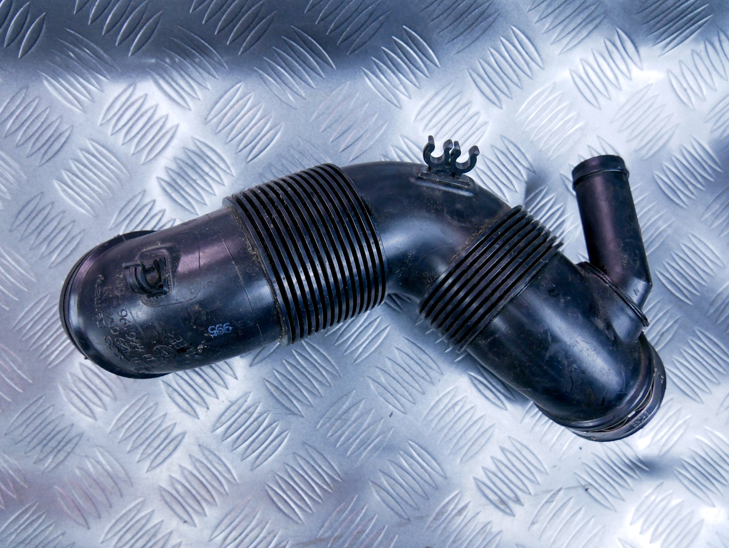 Rura wąż powietrza 3C0129654M VW CADDY III 2.0 TDI