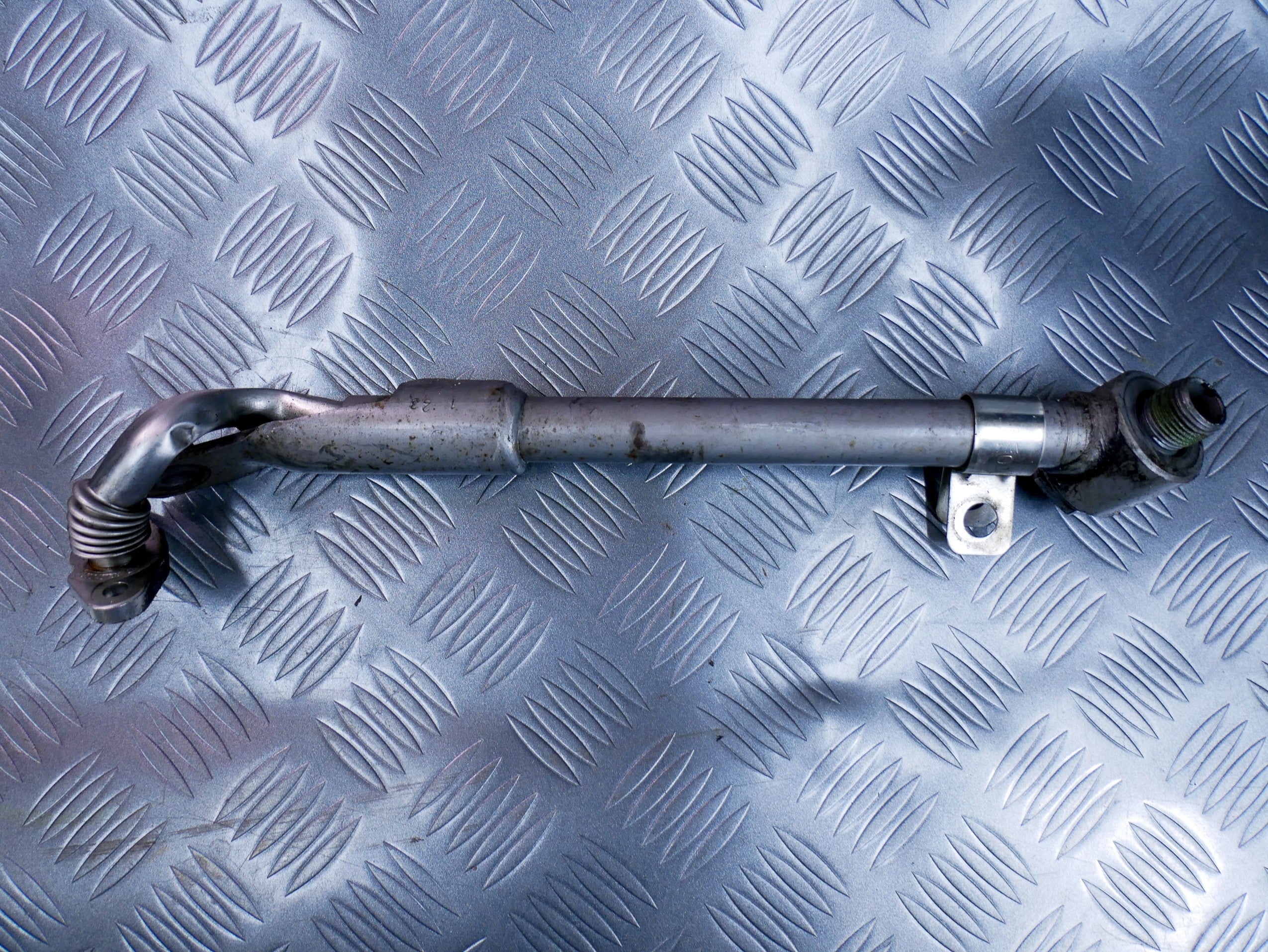 Przewód rurka olejowa 03L145535D VW CADDY III 2.0 TDI