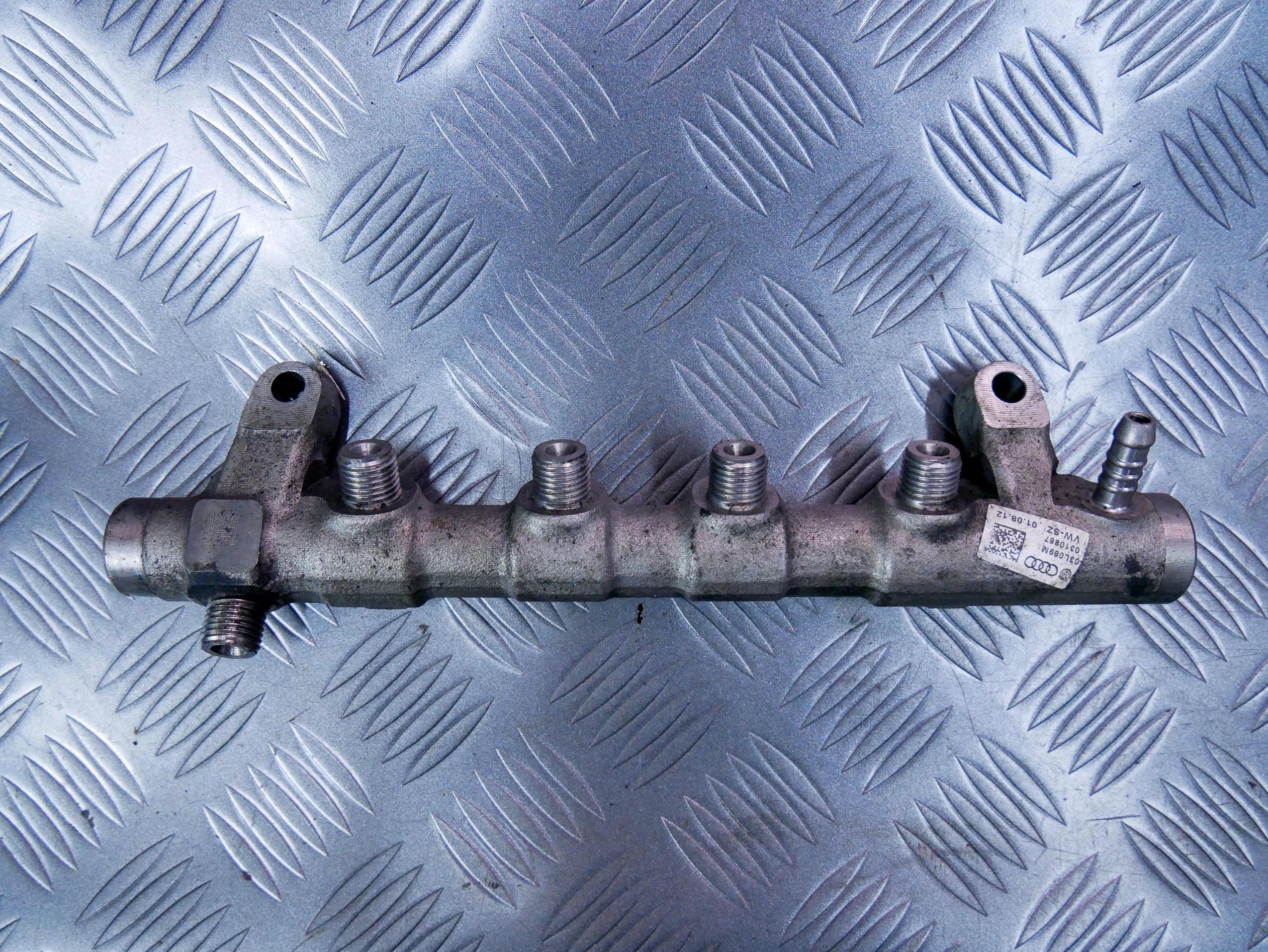 Listwa wtryskowa 03L089M 03L130089M VW CADDY III 2.0 TDI