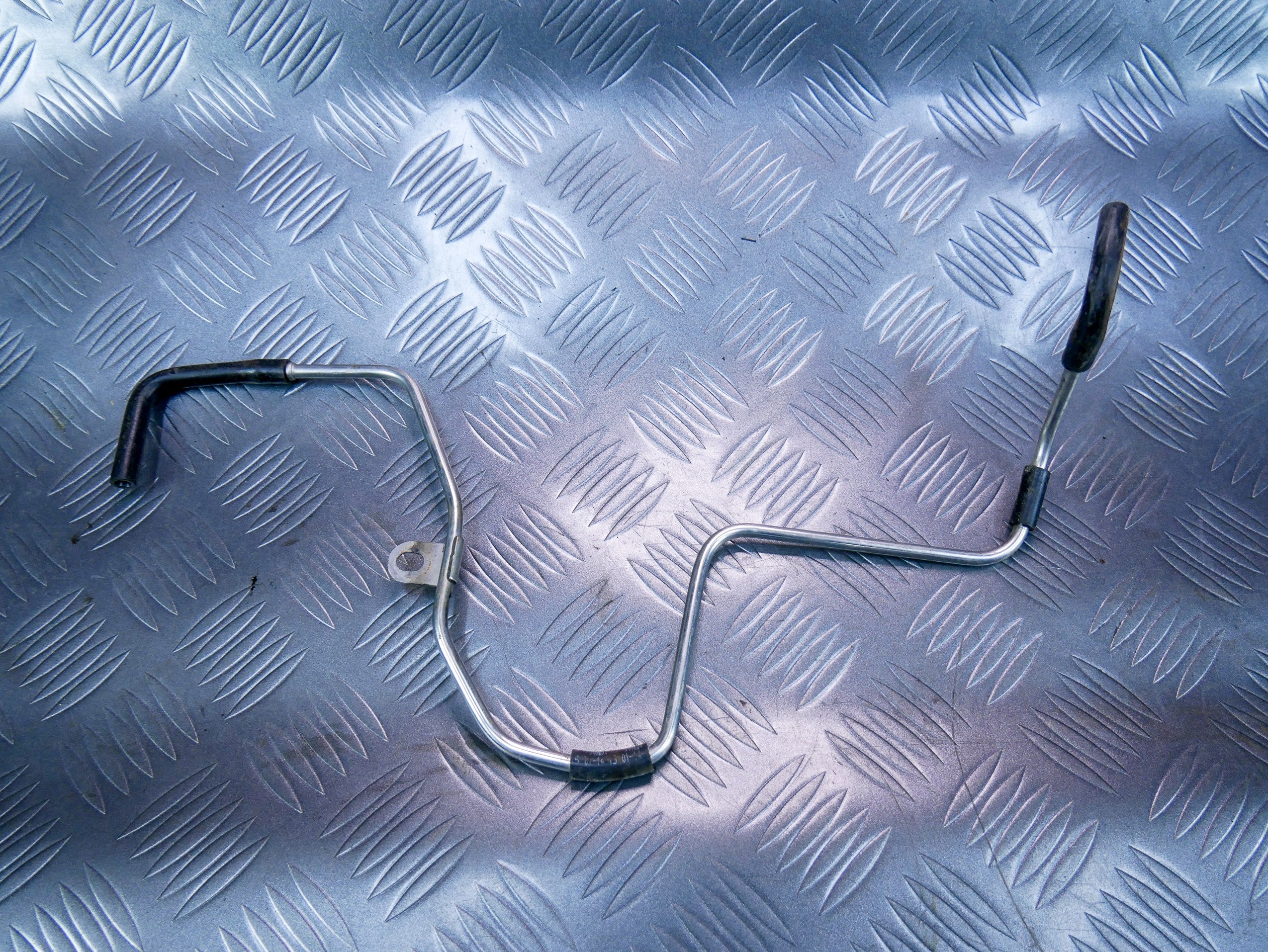 Rurka przewód podciśnienia 03L131605M VW CADDY III 2.0 TDI