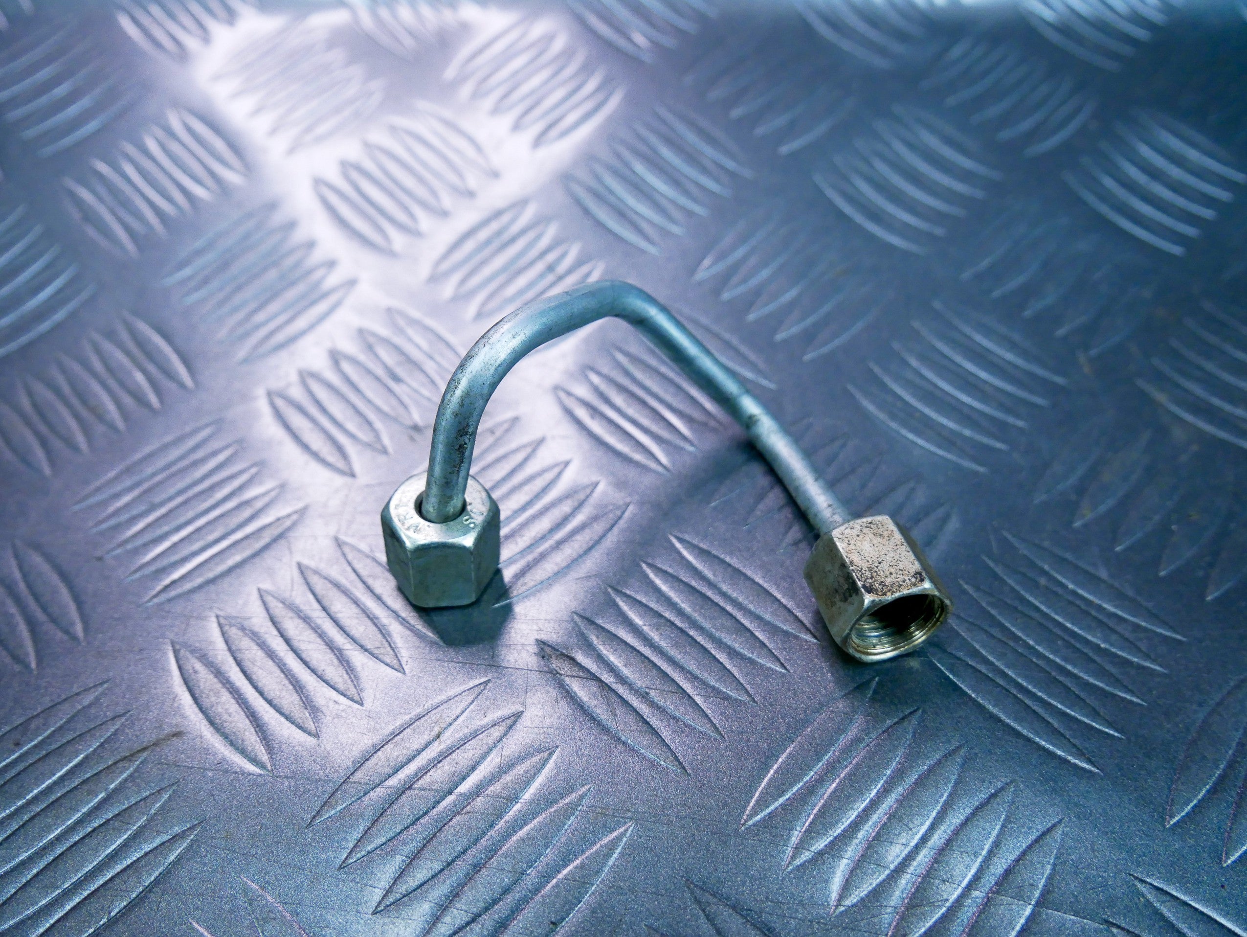 Rurka przewód paliwa 03L130301AA VW CADDY III 2.0 TDI