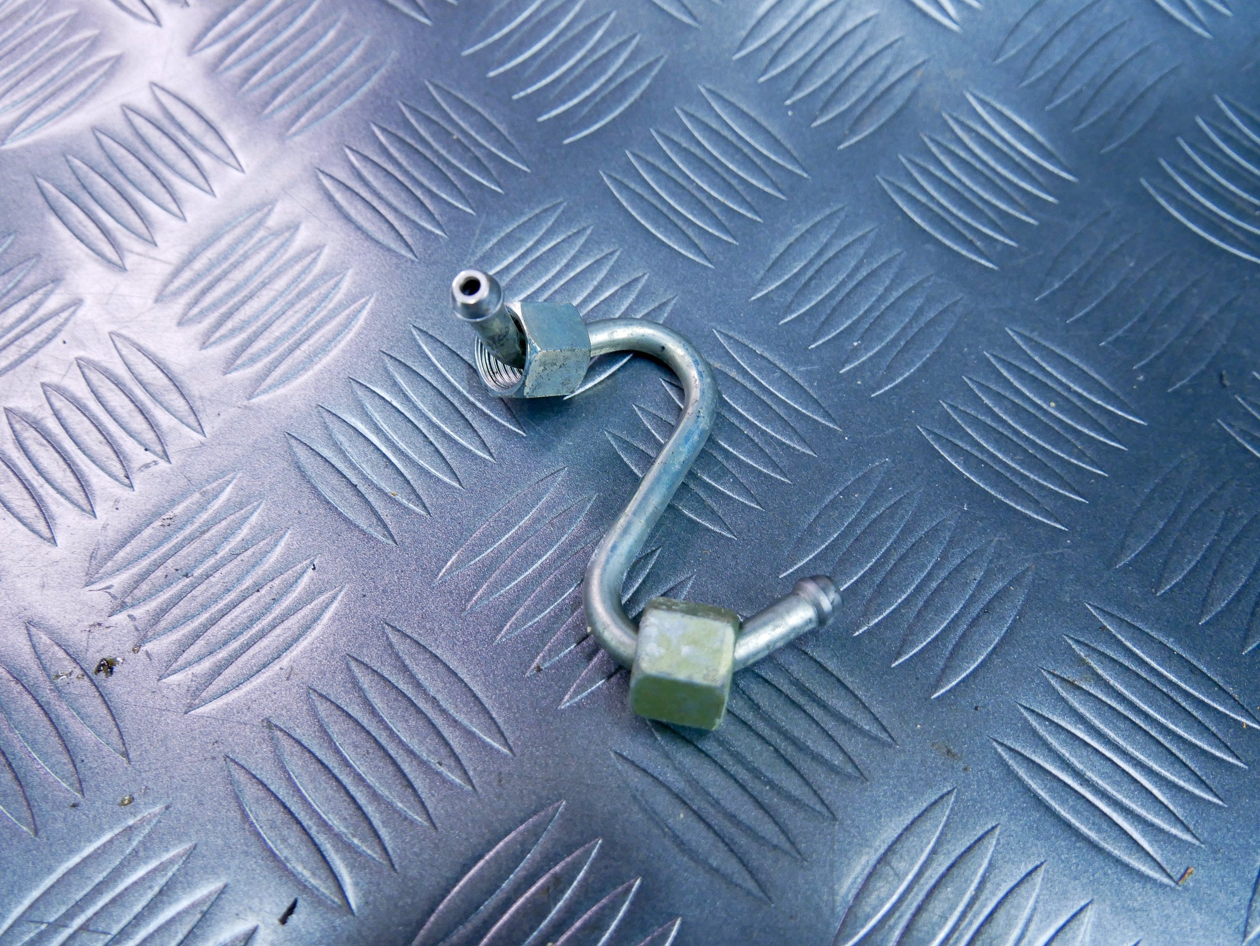 Rurka przewód paliwa 03L130301BB VW CADDY III 2.0 TDI