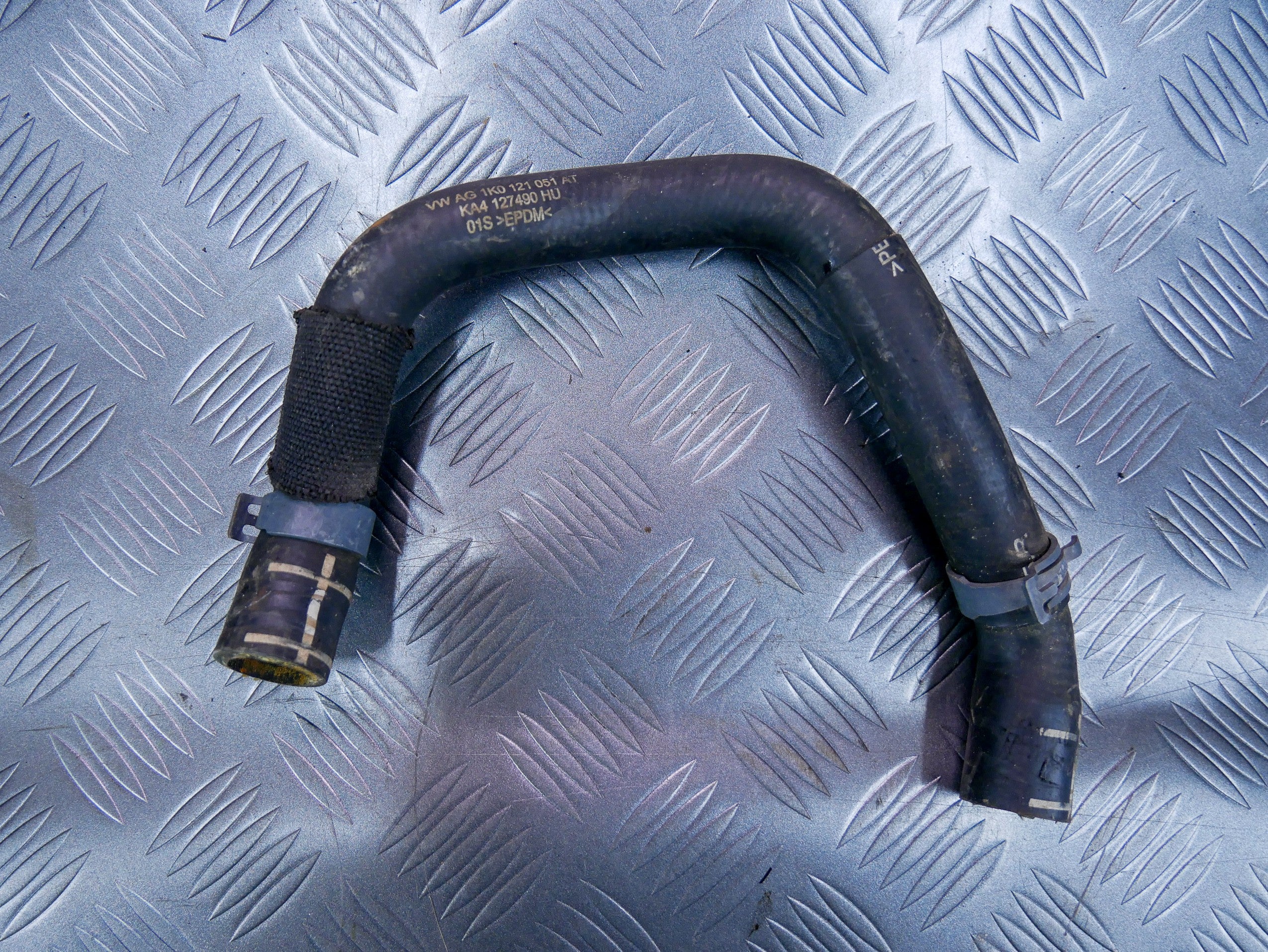 Rura wąż wody 1K0121051AT VW CADDY III 2.0 TDI