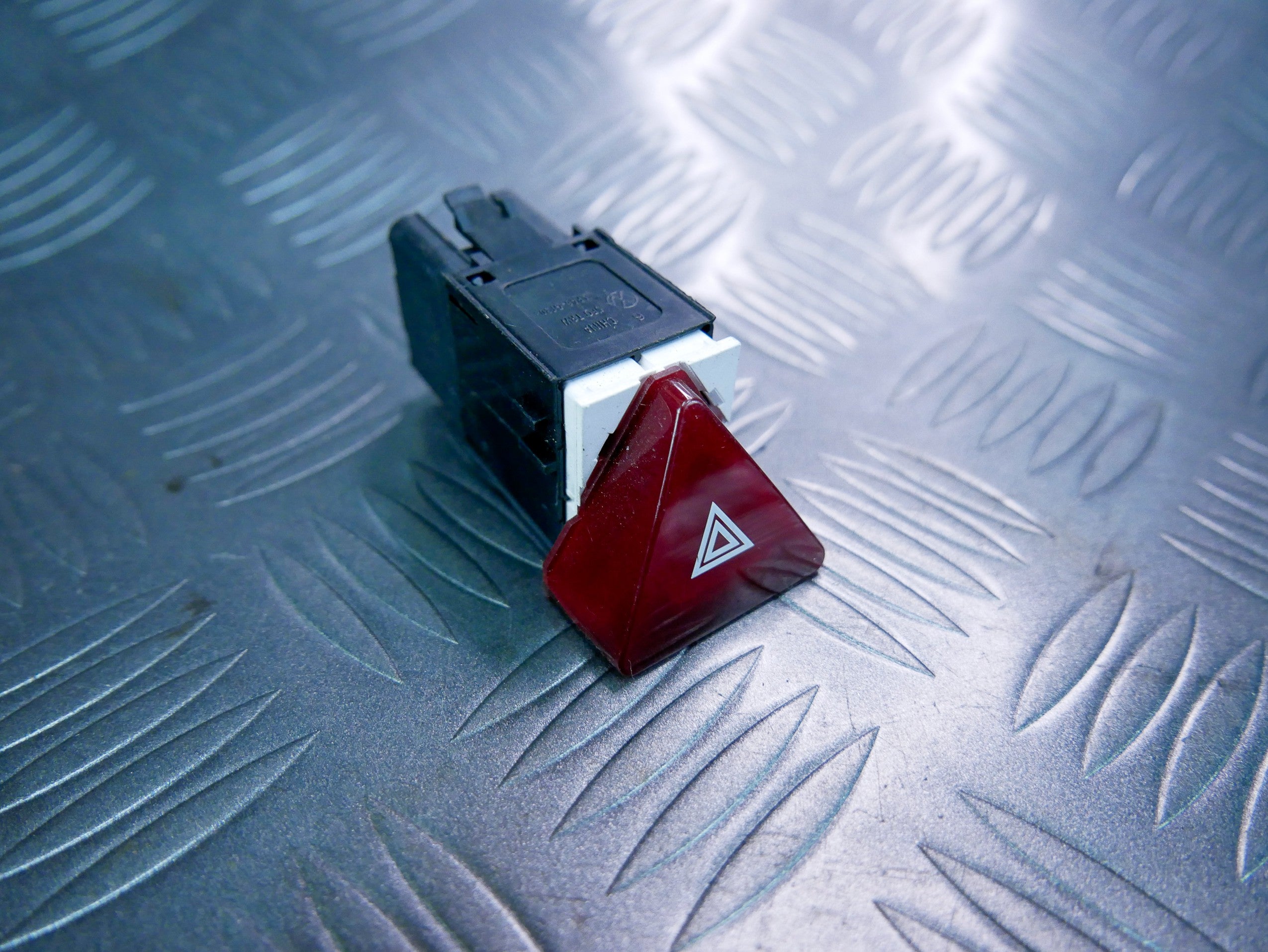 Przycisk włącznik awaryjnych 1T0953509B VW CADDY III