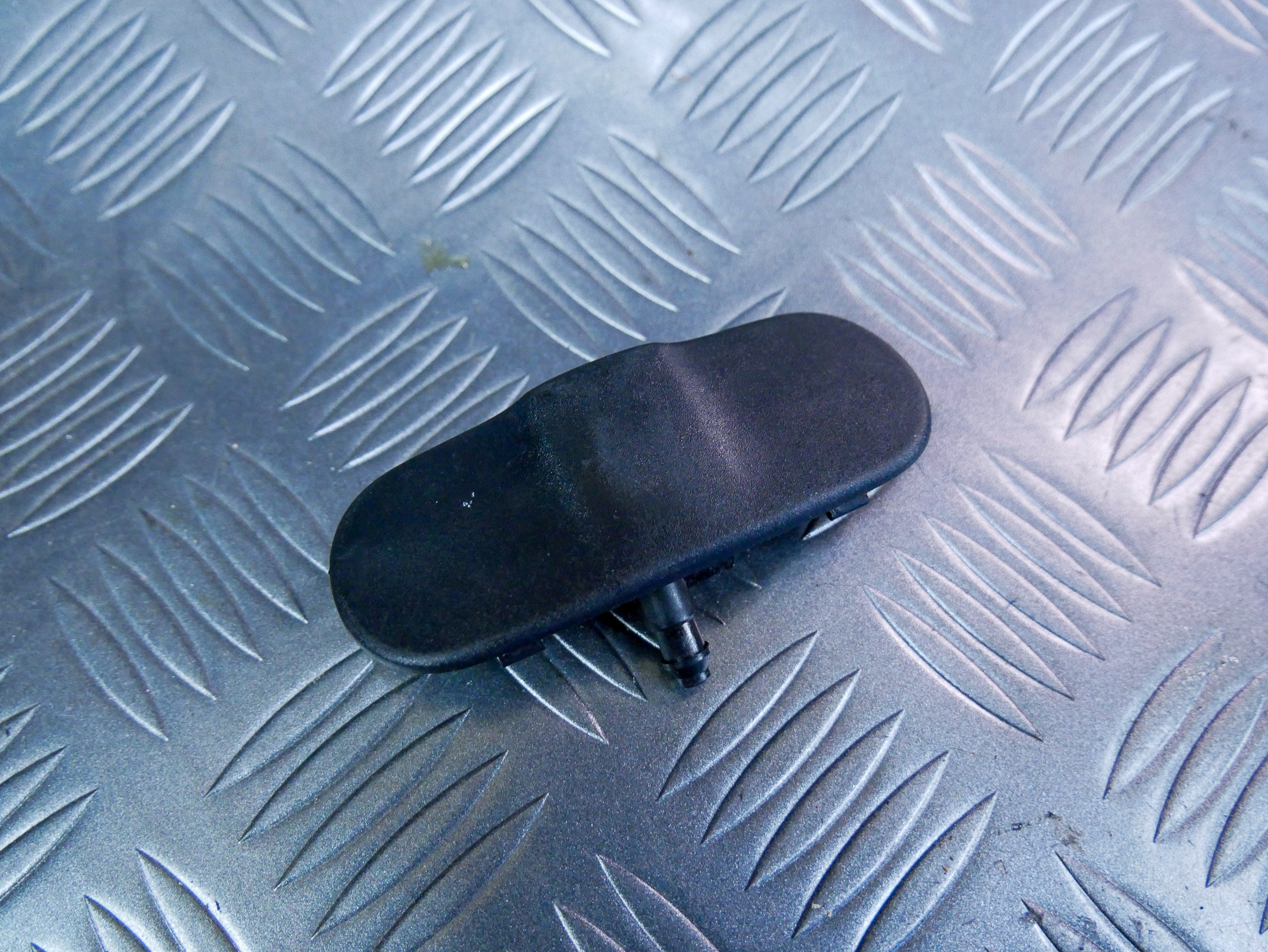 Dysza spryskiwacza lewa 2K5955987 VW CADDY III