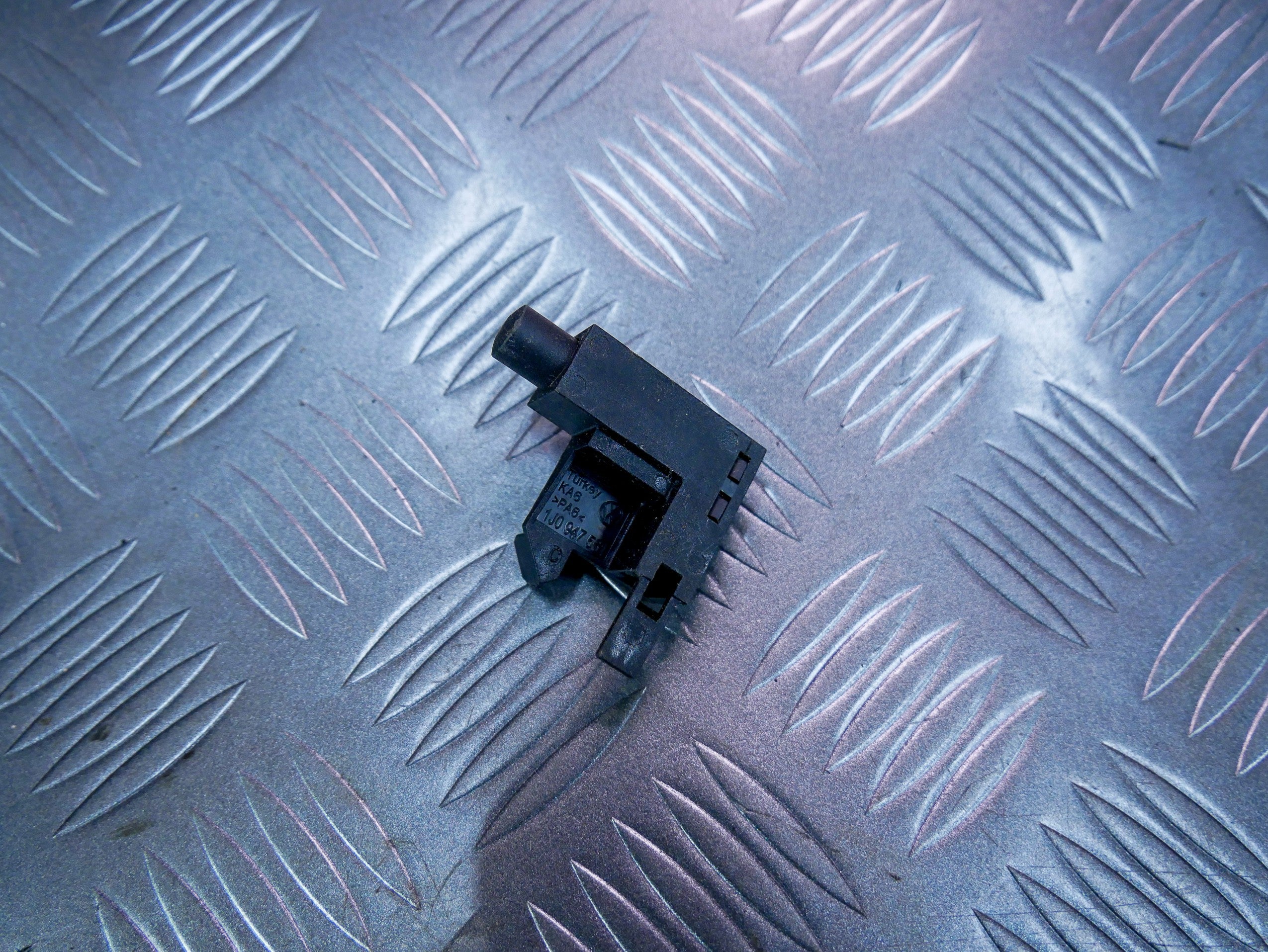 Czujnik hamulca ręcznego 1J0947561 VW CADDY III