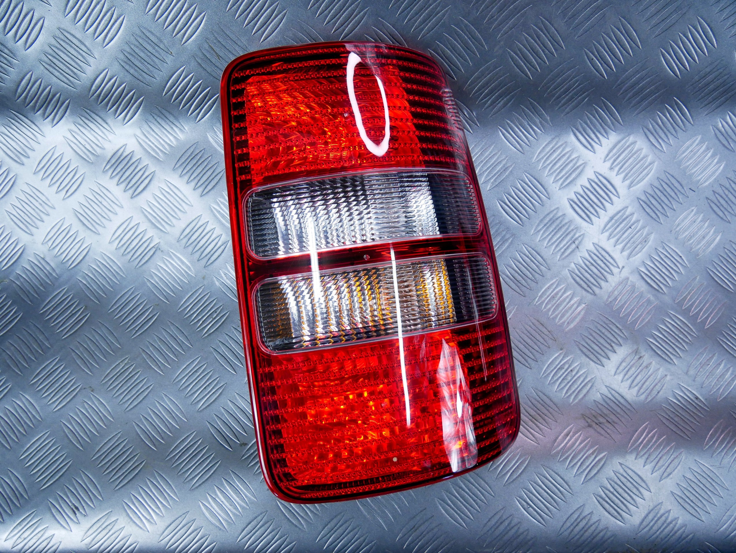 Lampa tył tylna prawa 2K5945112C VW CADDY III LIFT