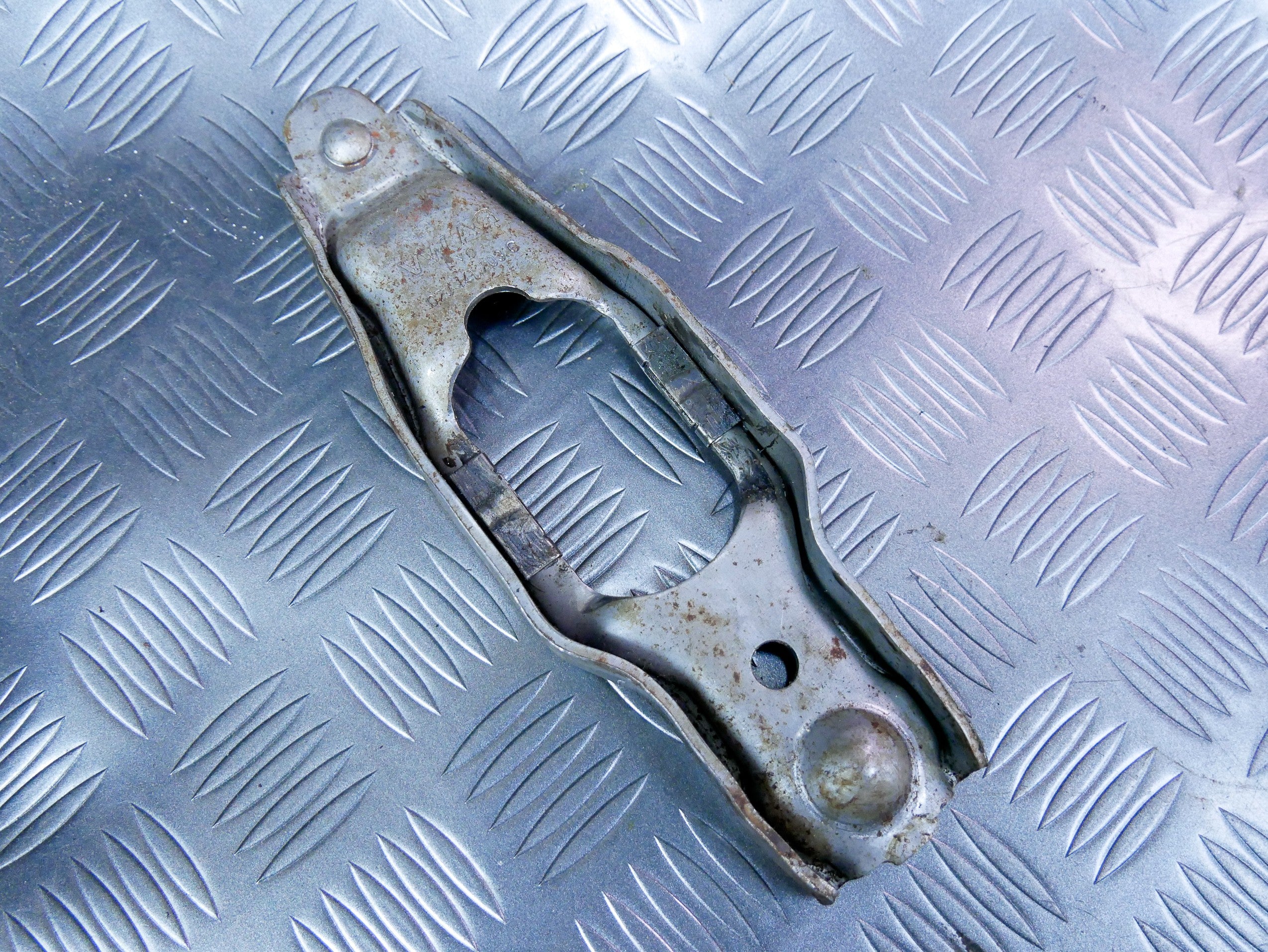 Łapa widelec widełki sprzęgła 02J141703C VW CADDY III 2.0 TDI