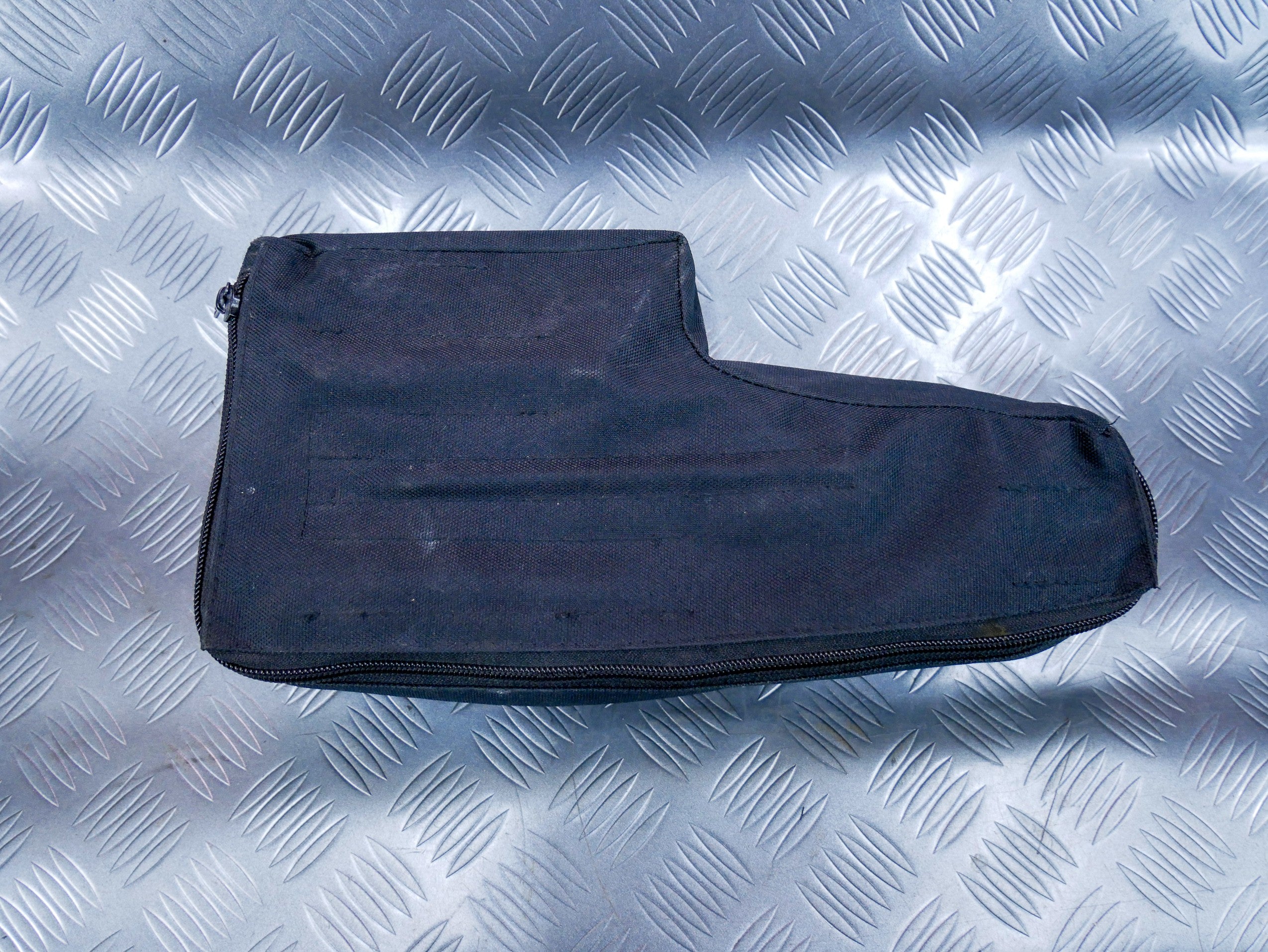 Zestaw narzędzi bagażnika kompresor klej ucho VW GOLF VII 5G0