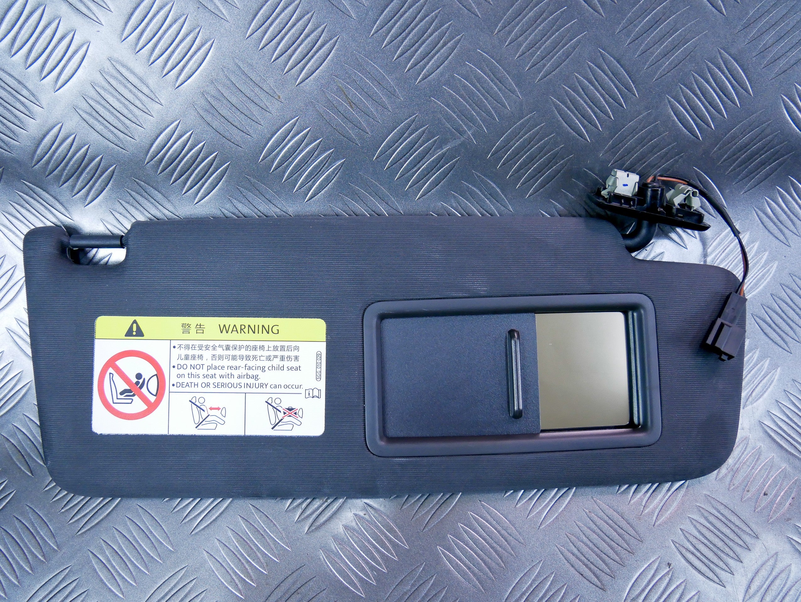 Słonecznik osłona przeciwsłoneczna prawa czarna 5G0857552 VW GOLF VII