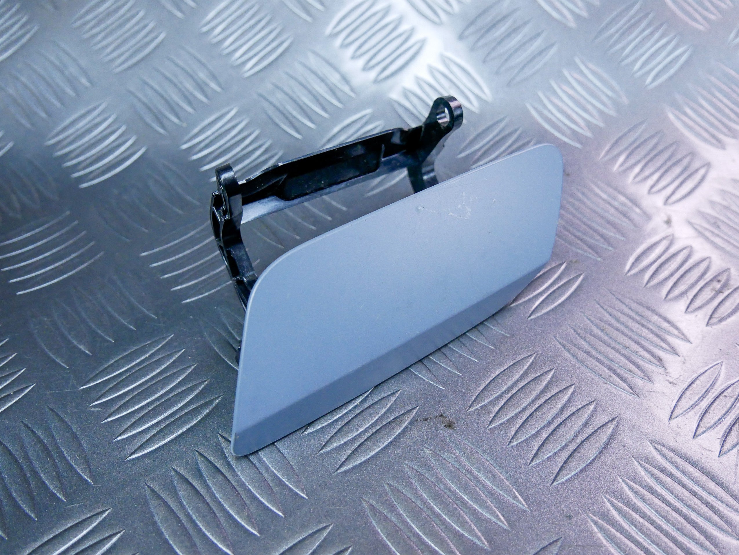 Zaślepka spryskiwacza zderzaka lewa 4K0807787B AUDI A6 C8