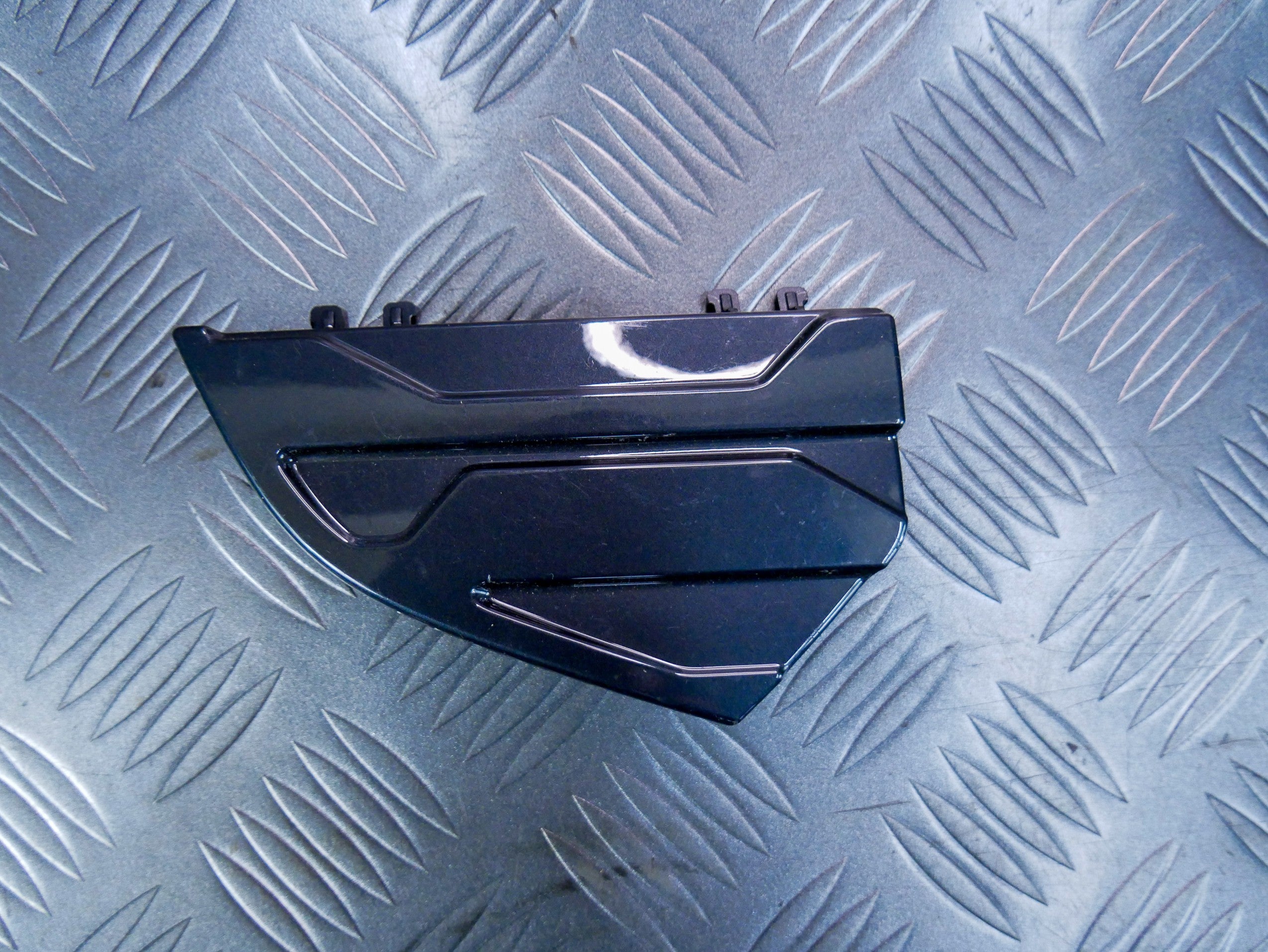 Kratka zaślepka zderzaka przód lewa 85H807241 AUDI Q6 E-TRON