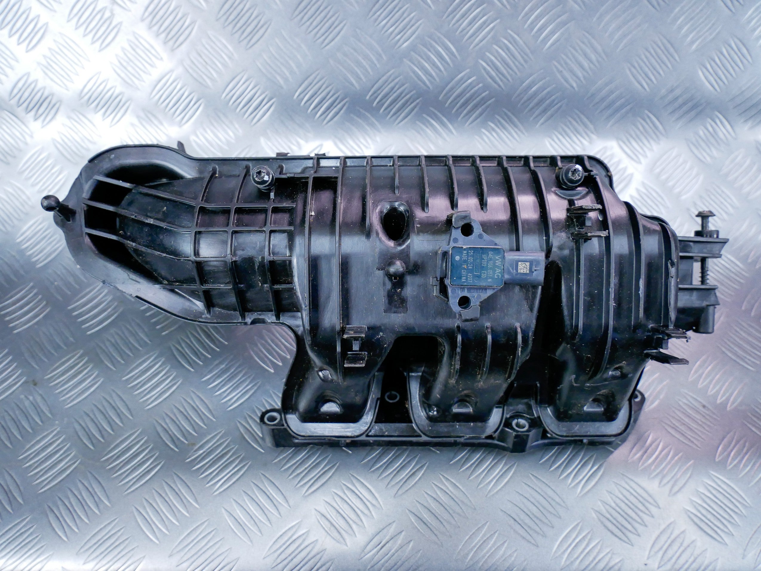 Kolektor ssący 05C129711F POLO 2G FABIA GOLF VIII 1.0 TSI