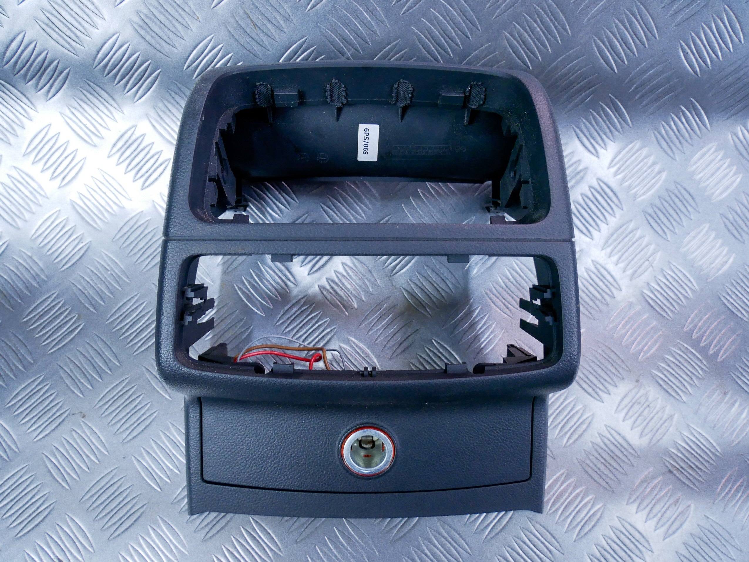 Osłona tunelu podłokietnika tył 4G0864376 AUDI A6 C7 4G0