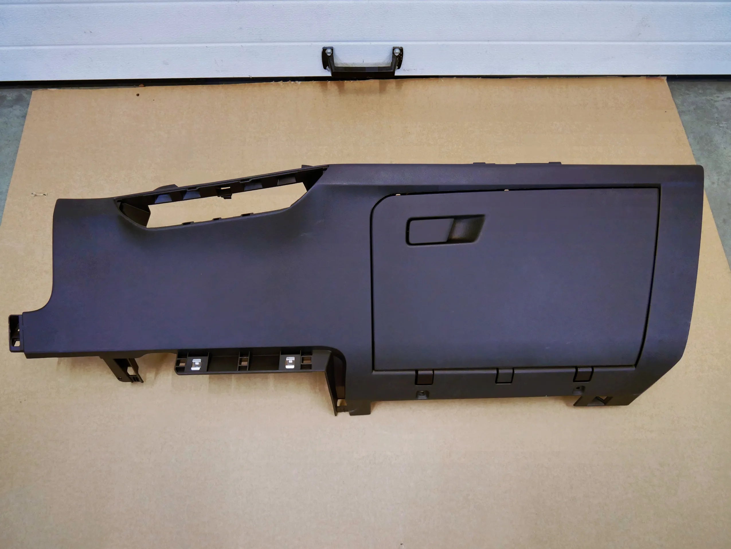 Schowek pasażera osłona konsoli 11B858114A VW ID.4 ID4