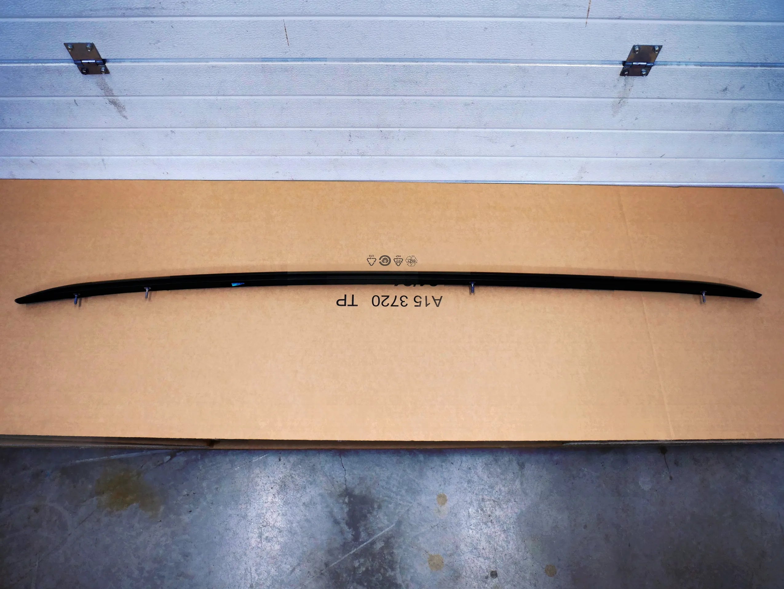 Reling dachowy lewy 14B860025 VW ID.7 ID7