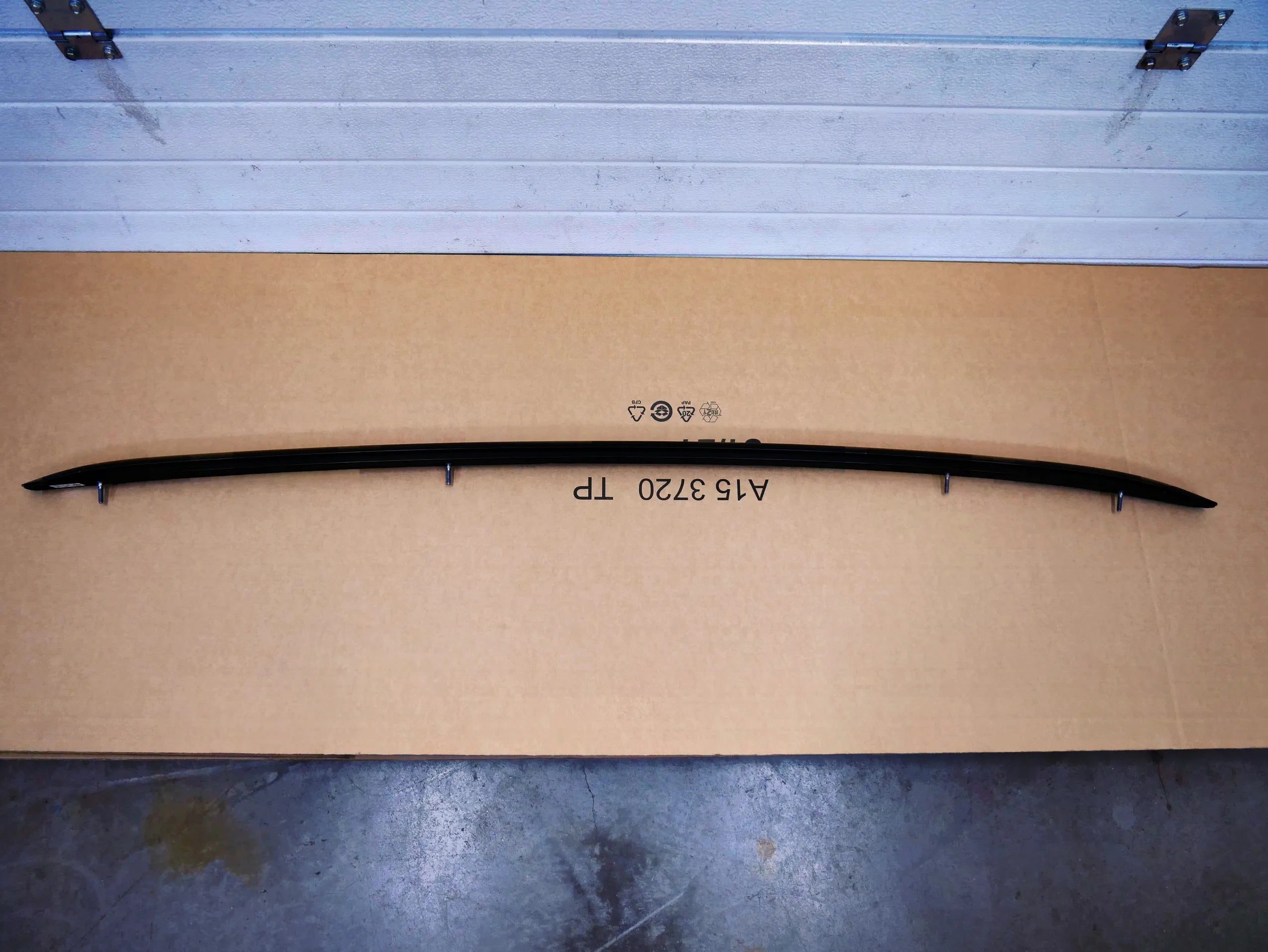 Reling dachowy prawy 11A860026 VW ID.4 ID4