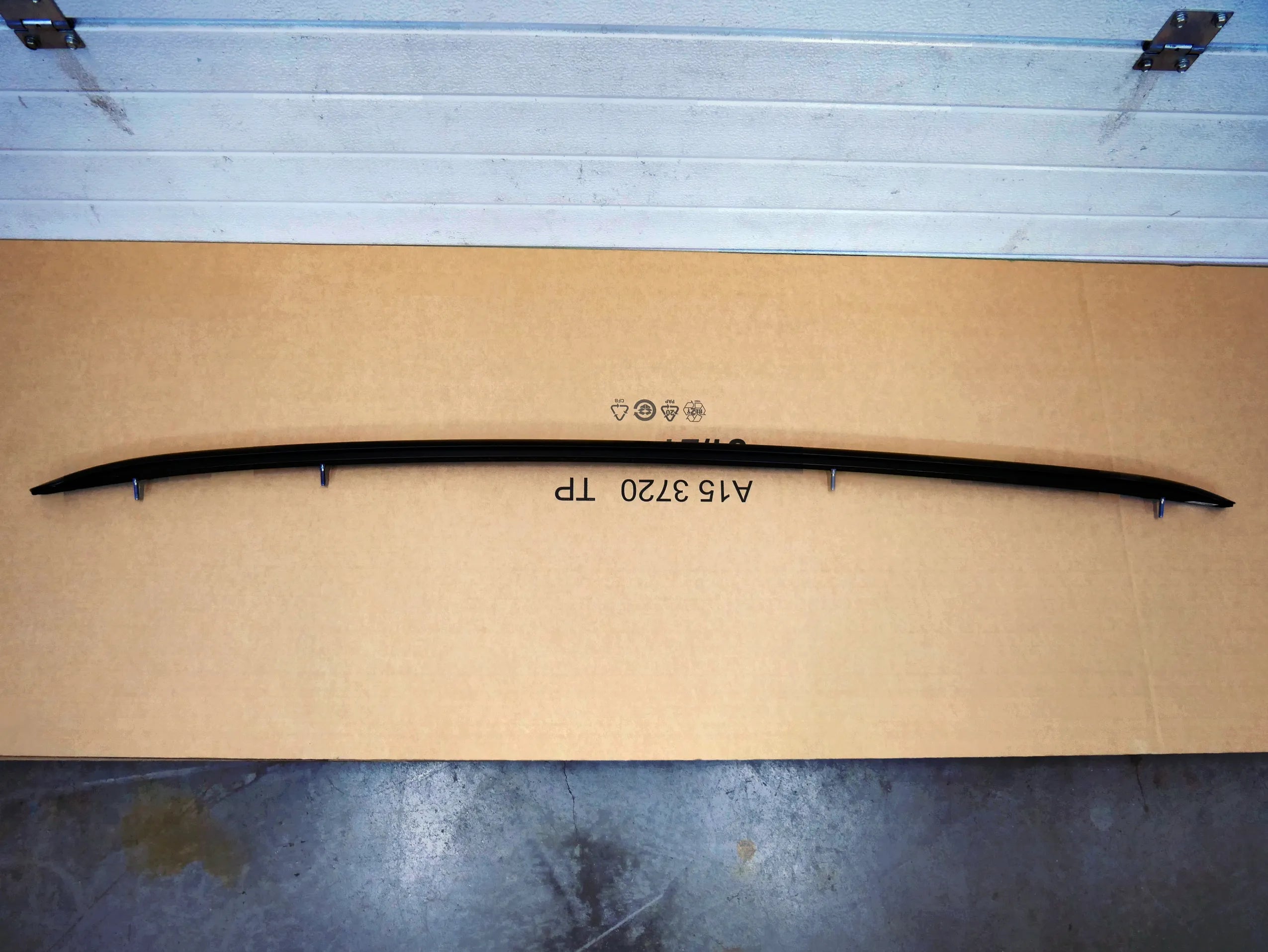 Reling dachowy lewy 11A860025 VW ID.4 ID4