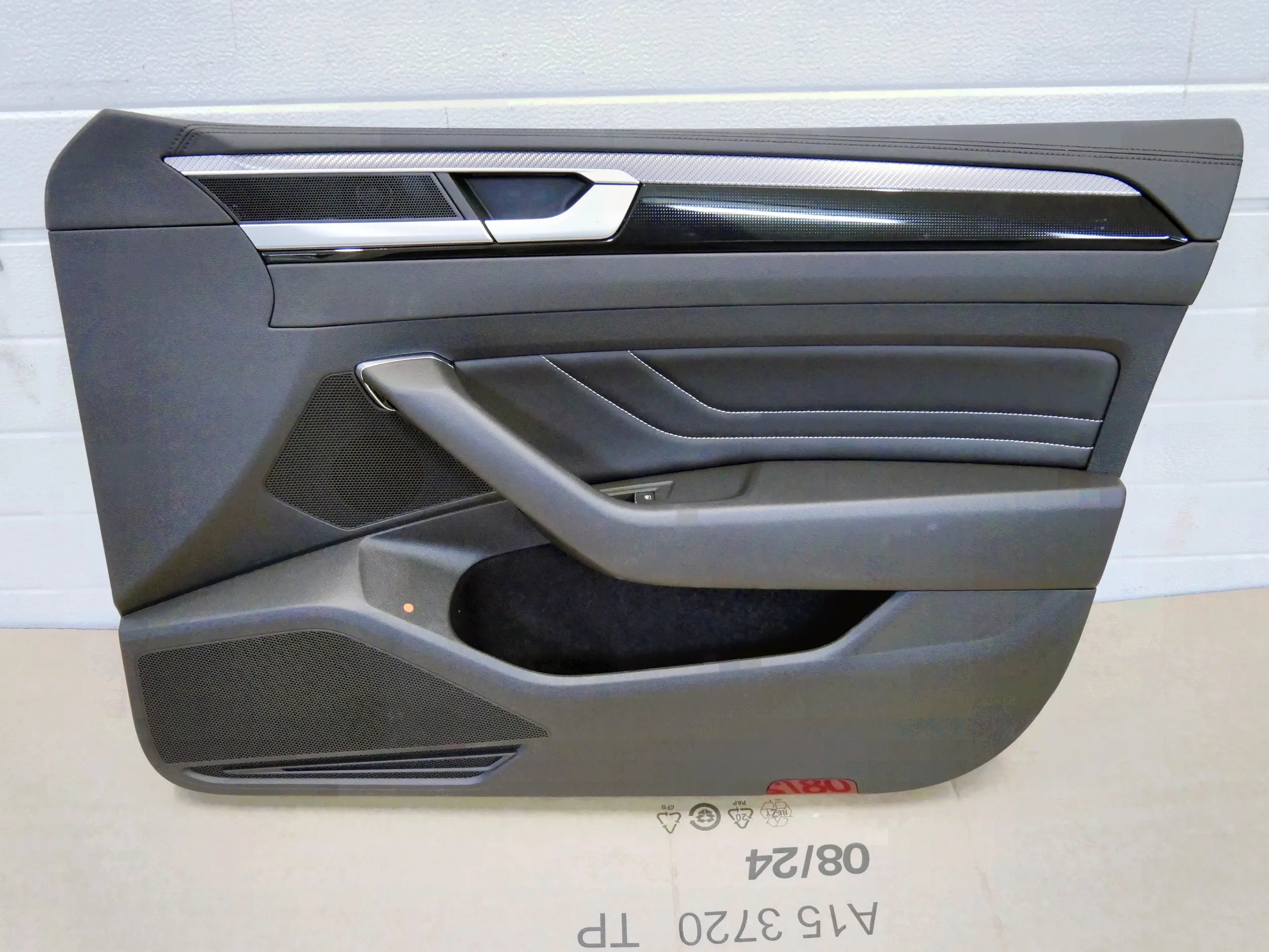 Tapicerka boczek drzwi przód przedni prawy skóra 3G8868110B VW ARTEON