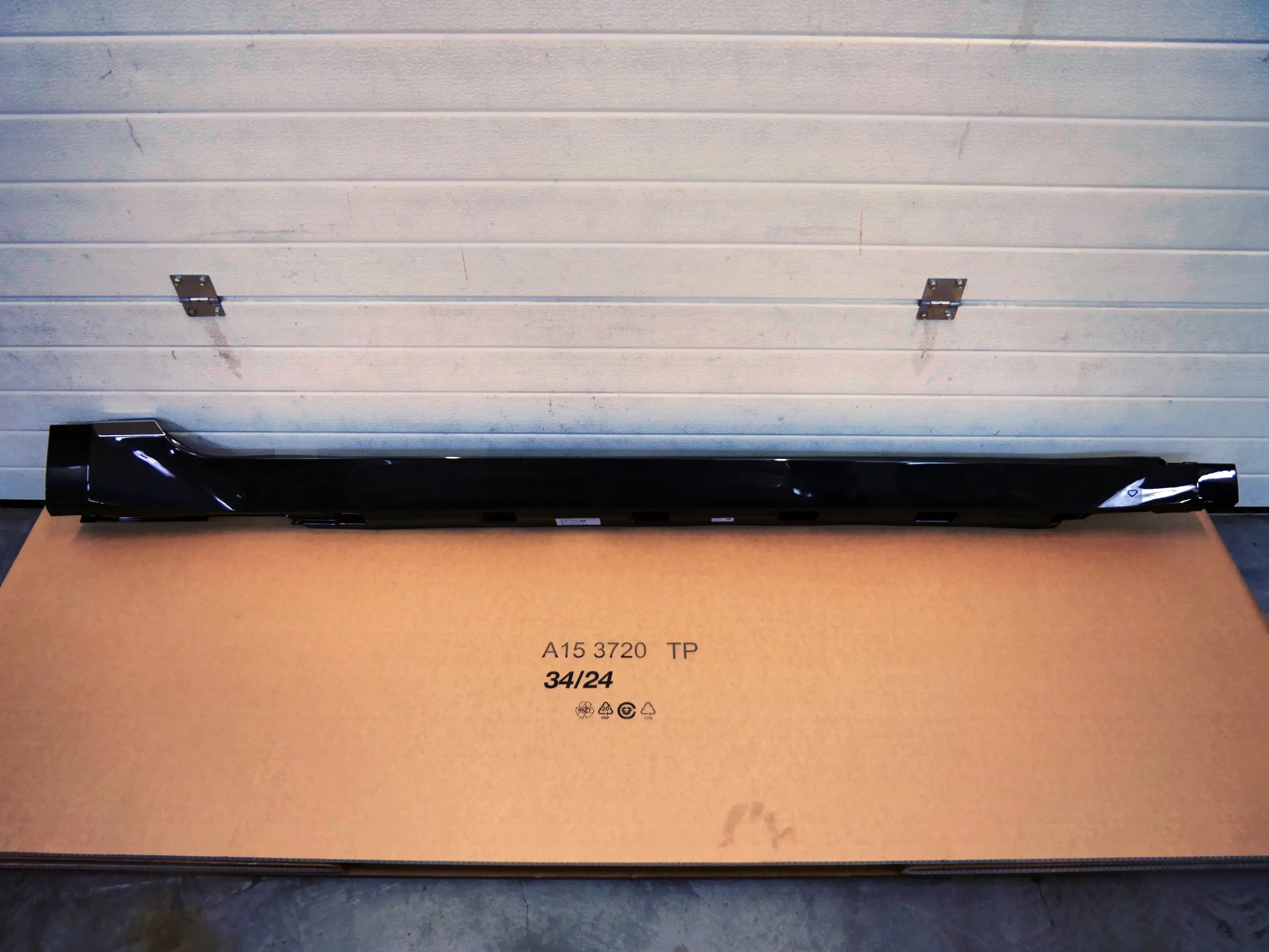 Listwa progowa prawa 3G8853858 LB7R VW ARTEON 3G8