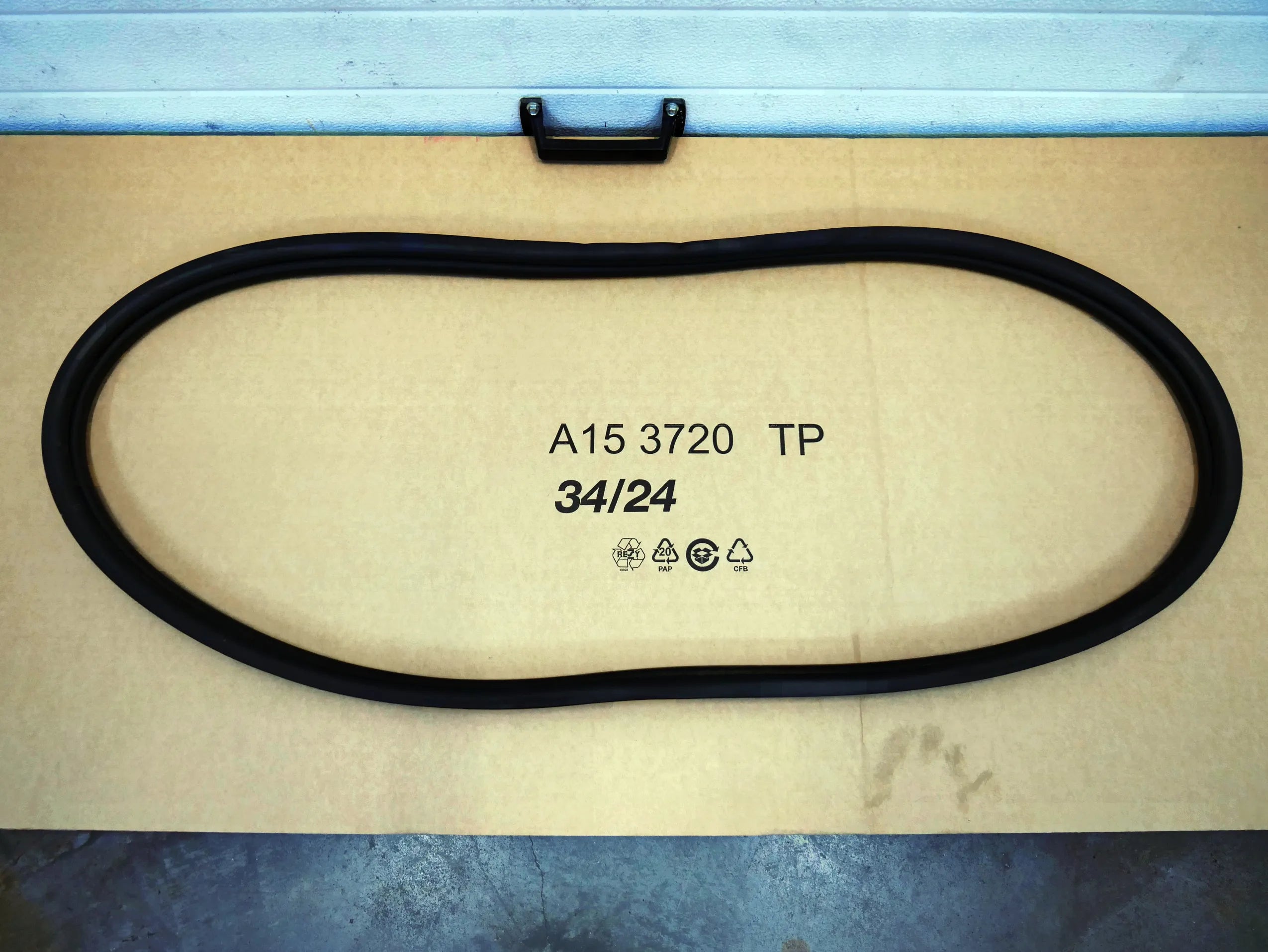 NOWA OEM uszczelka bagażnika przód frunk 1497672-00-A TESLA MODEL Y