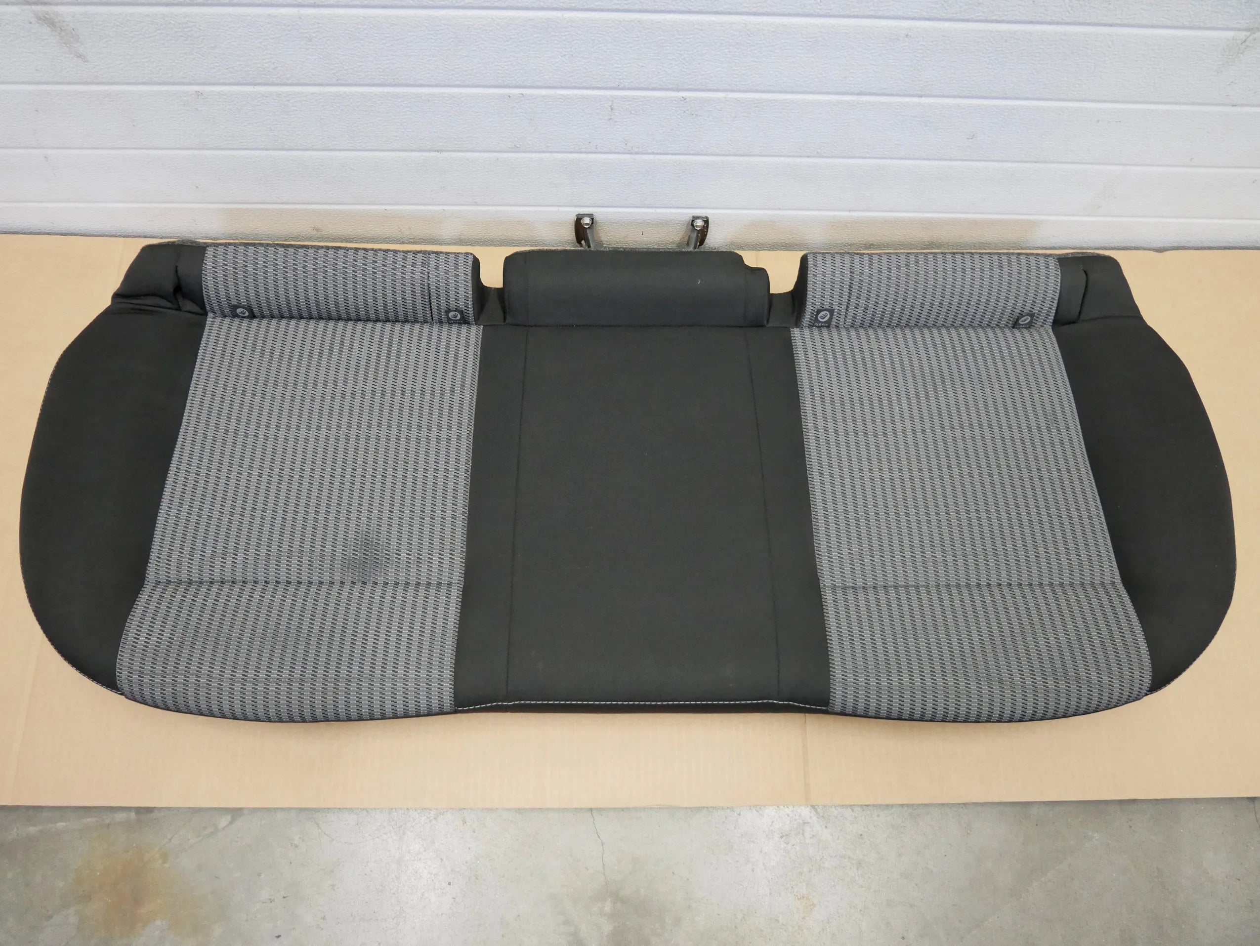 Fotel kanapa siedzisko tył tylne 5JA885375C SEAT TOLEDO II SKODA RAPID