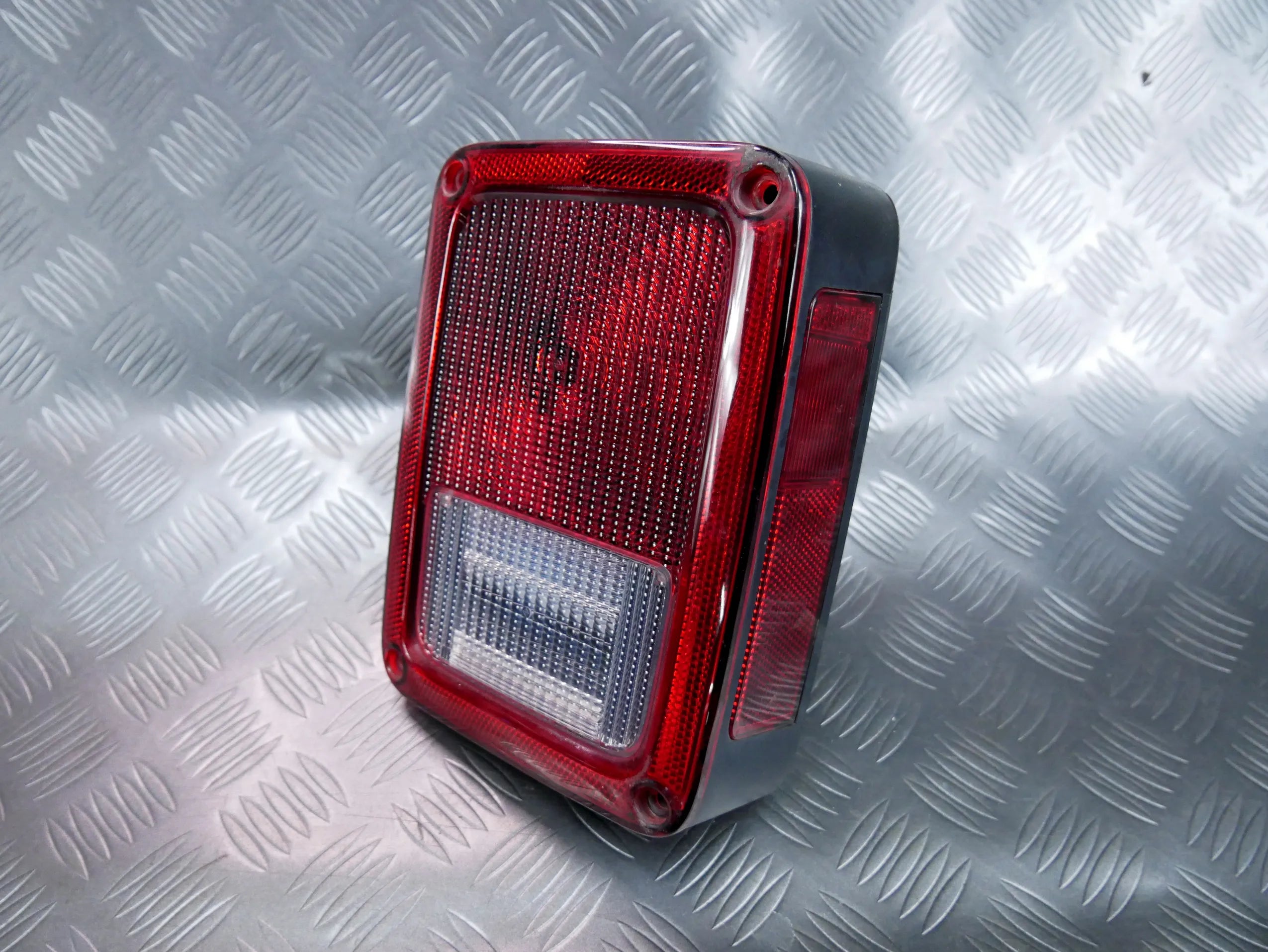 OEM lampa tył tylna prawa USA 55077891AH JEEP WRANGLER JK JKU