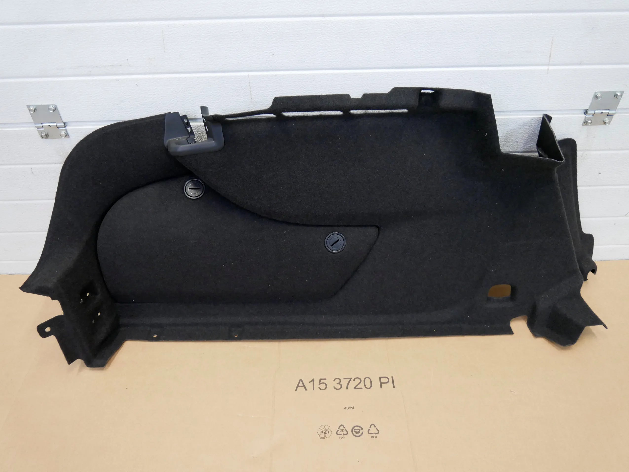 Tapicerka boczek bagażnika lewy 3G5867427E VW PASSAT B8 SEDAN