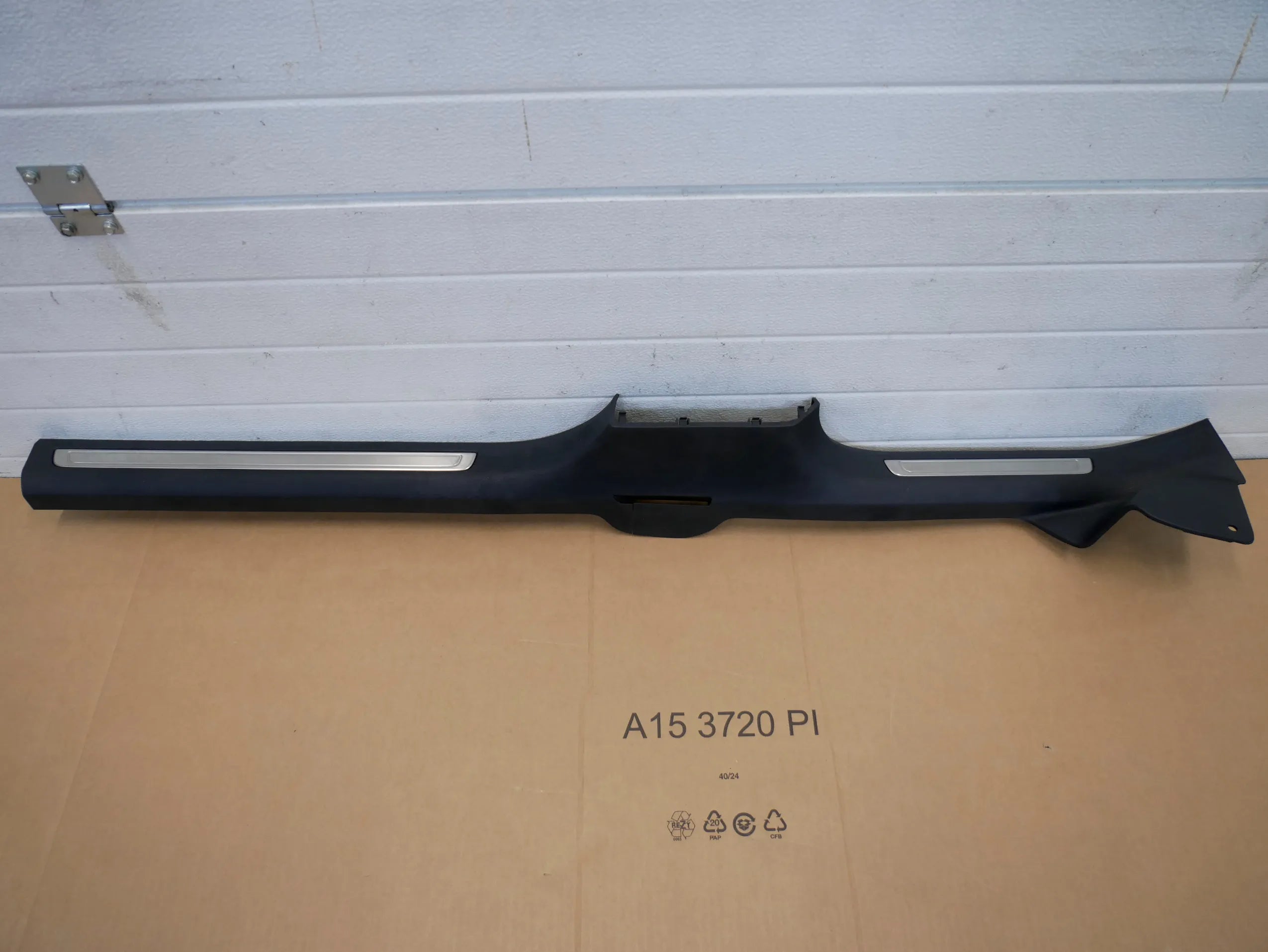 Osłona listwa progu prawa CHROM 3G0853372E VW PASSAT B8