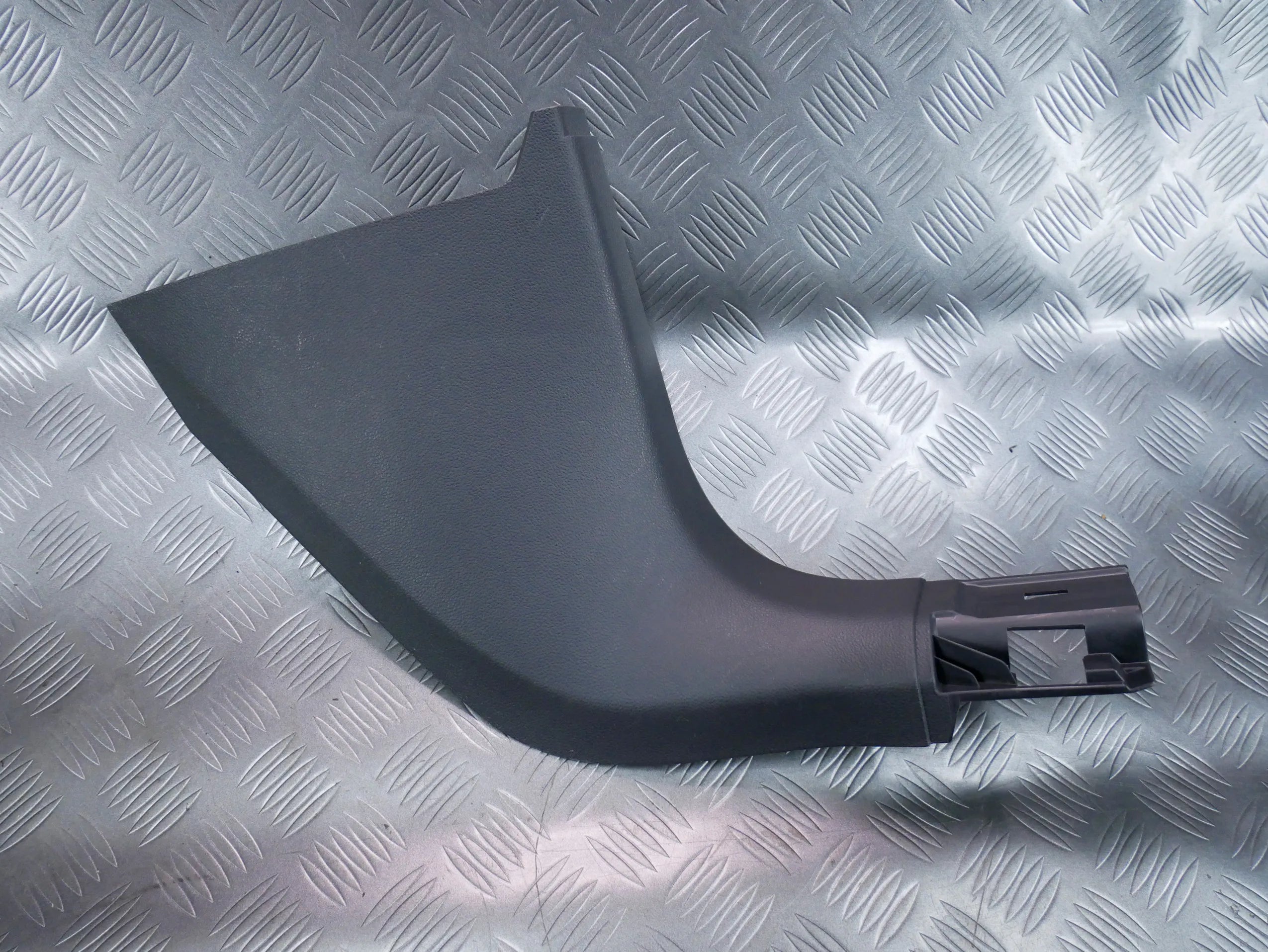 Osłona progu przód prawa 3G1863484A VW PASSAT B8