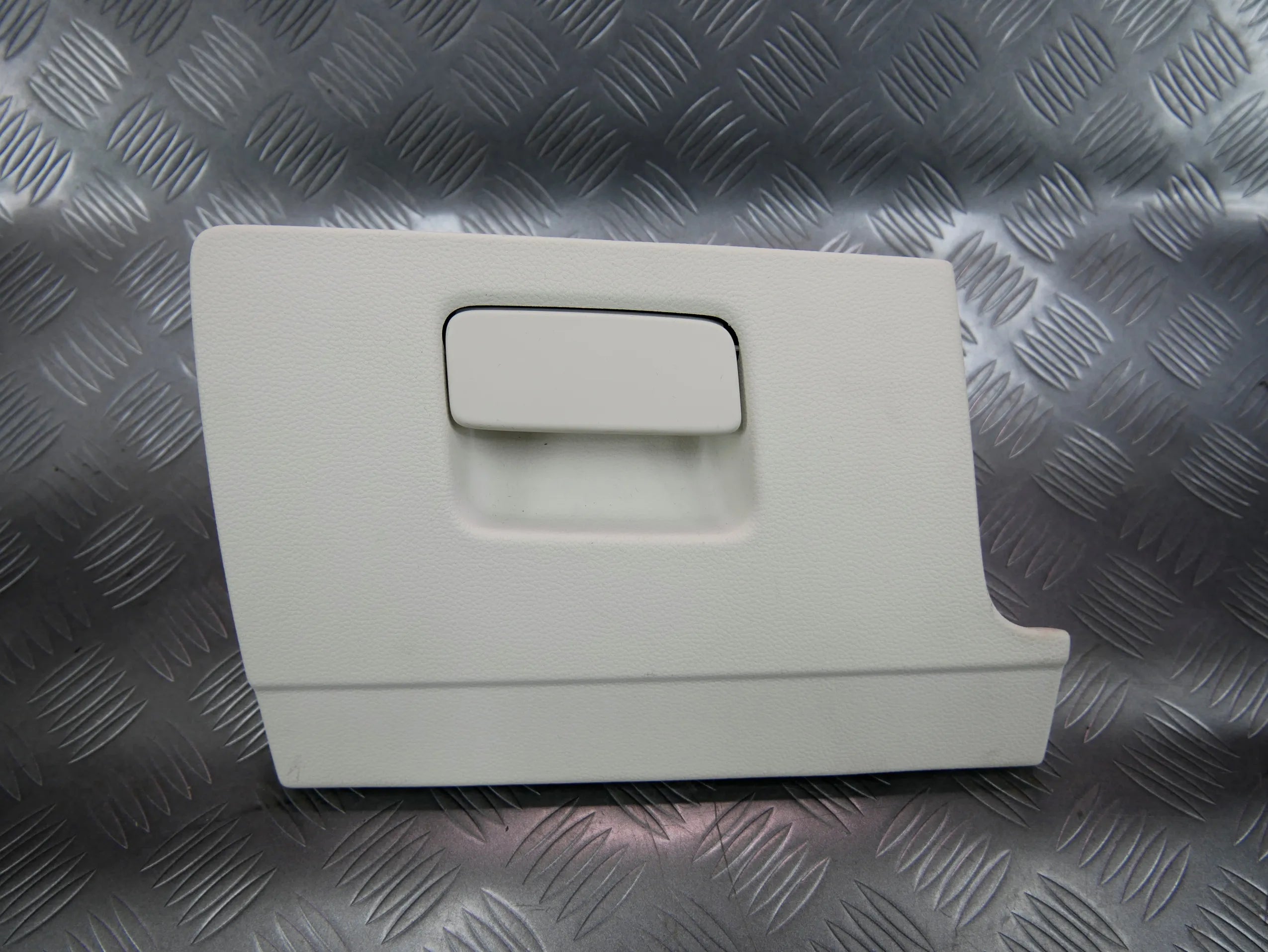 Schowek lewy kierowcy beżowy 3G1857921 VW PASSAT B8