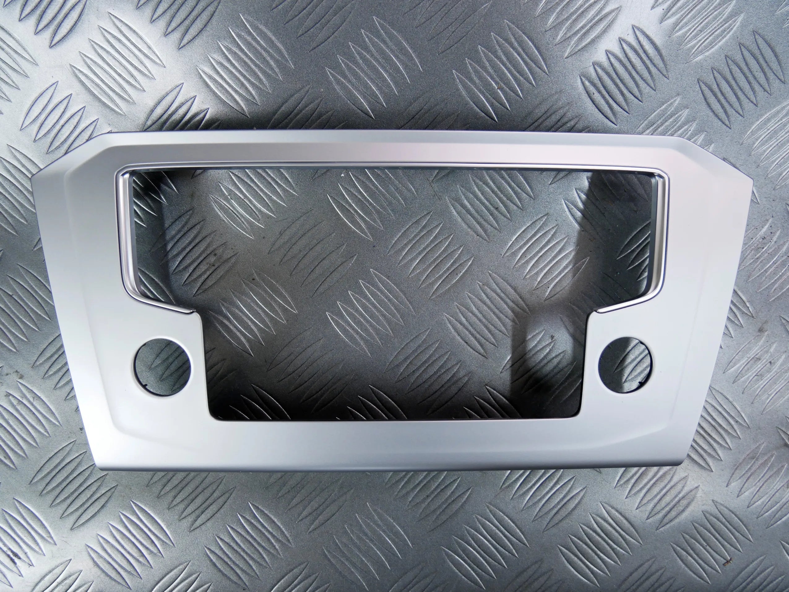 Ramka konsoli radia nawigacji 3G1858069E ML7 VW PASSAT B8