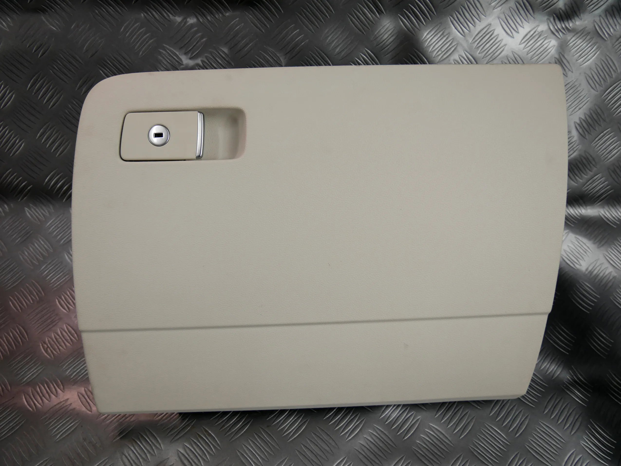 Schowek pasażera beżowy nakładka 3G1857097N VW PASSAT B8