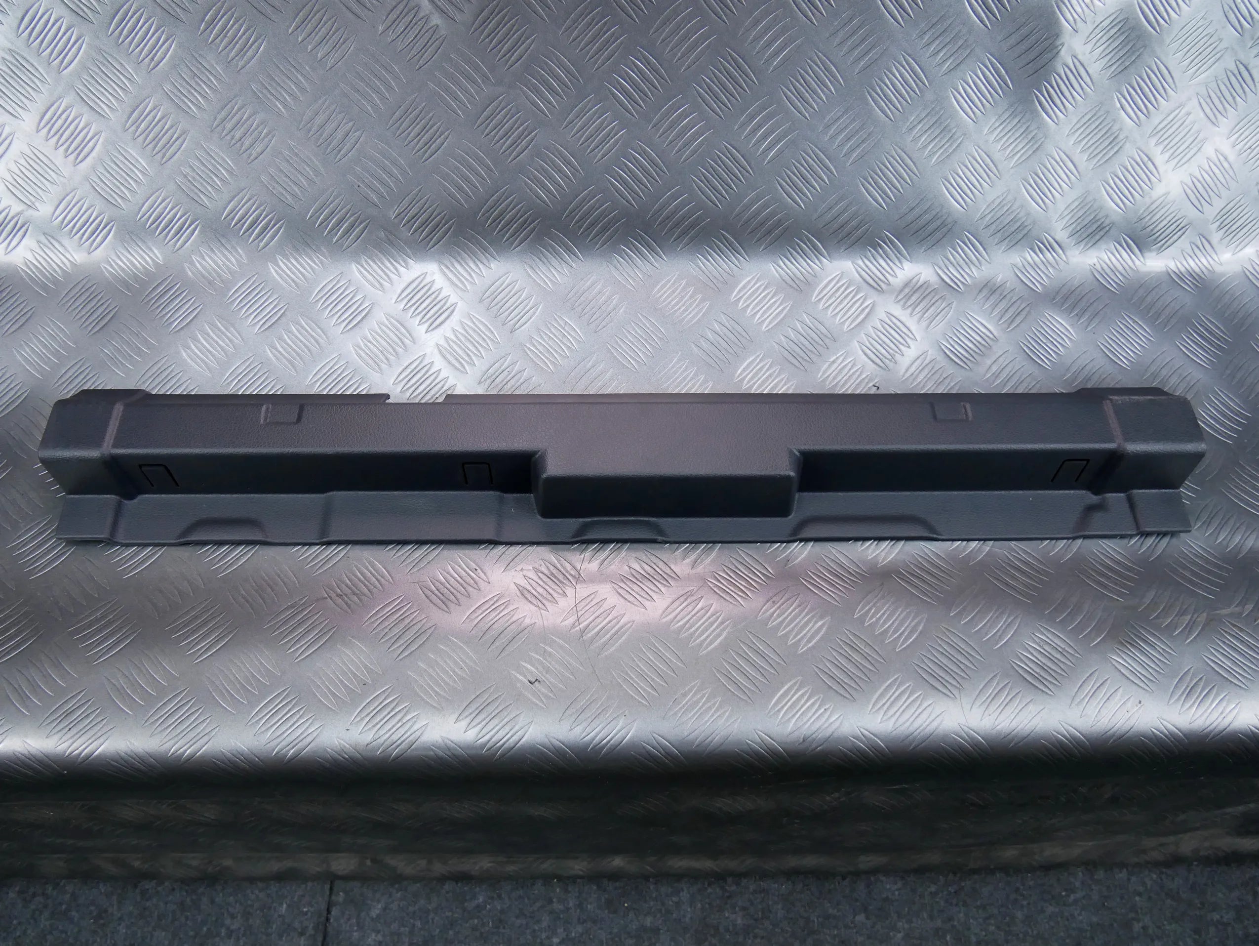 Listwa osłona bagażnika 3G9863409 VW PASSAT B8 KOMBI