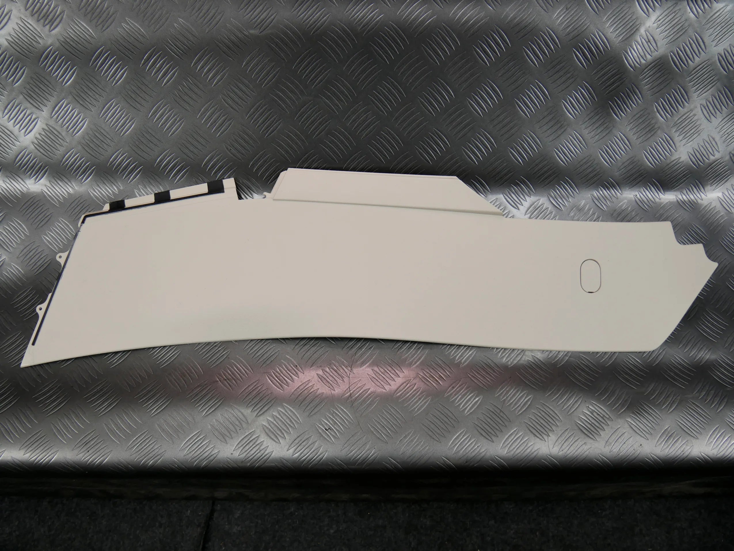 Osłona boku tunelu prawa beżowa 3G1863046 PA2 VW PASSAT B8