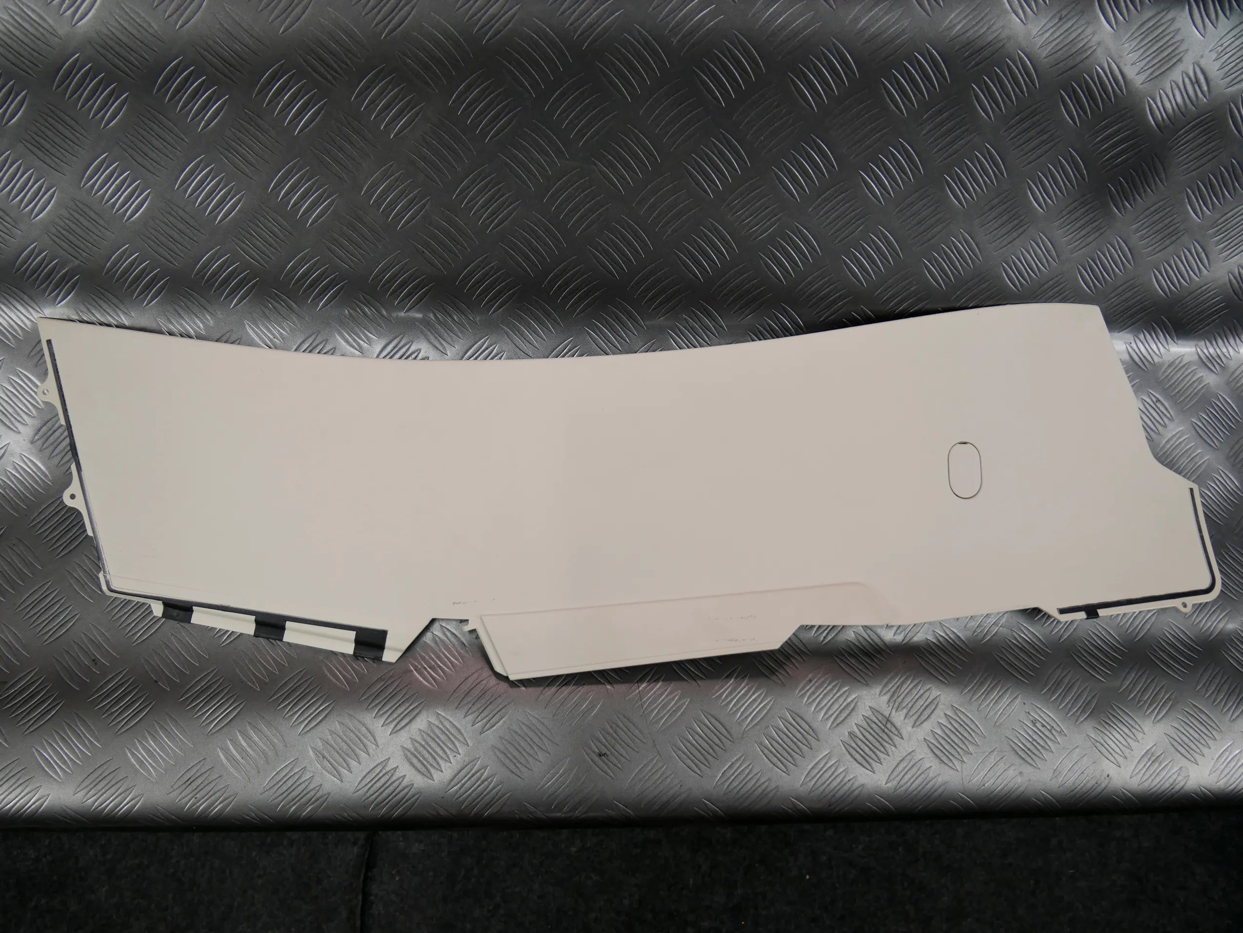 Osłona boku tunelu lewa beżowa 3G1863045 PA2 VW PASSAT B8