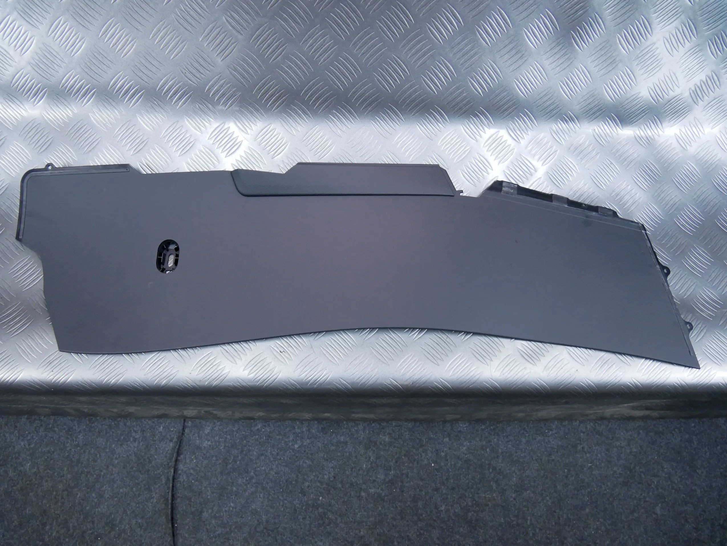 Osłona boku tunelu lewa 3G1863045A 81U VW PASSAT B8